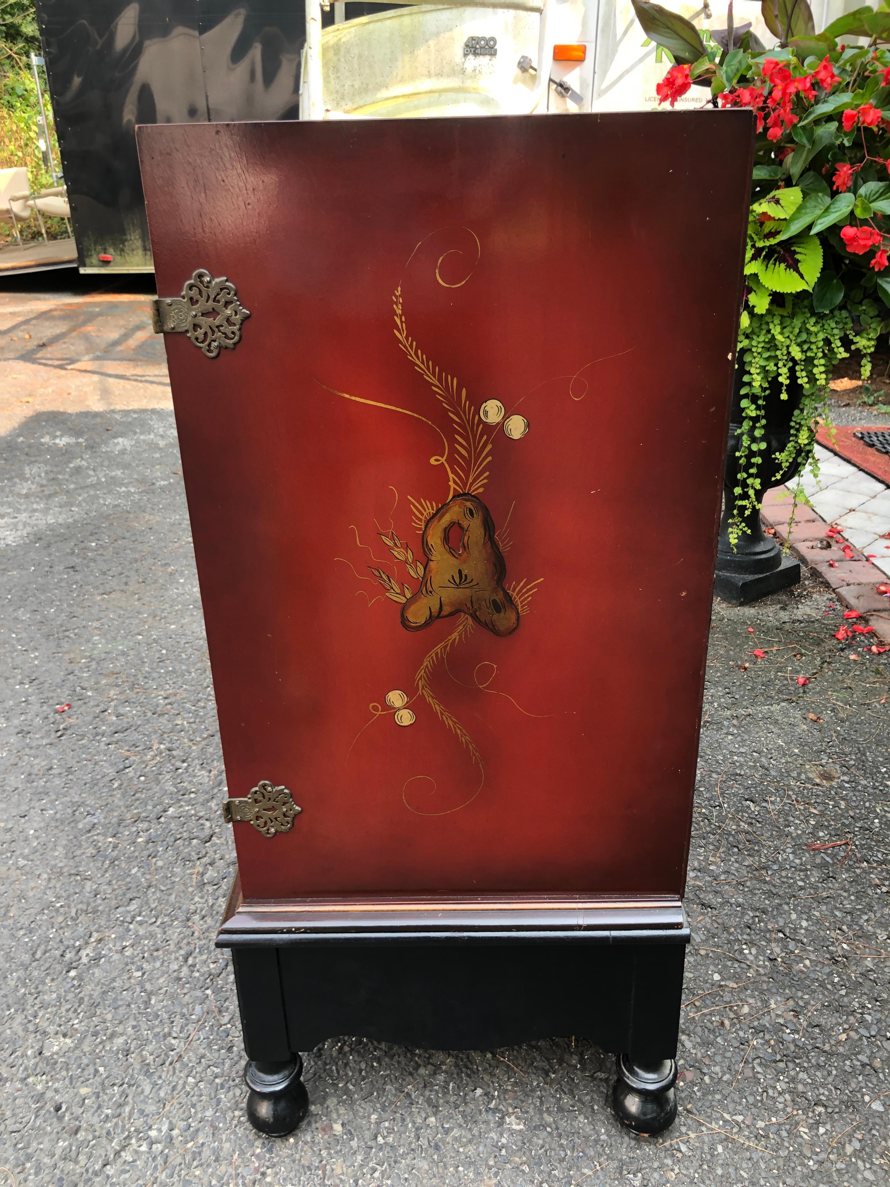Chinese Lovely Chinoiserie Bar Linen Cabinet Hand Painted  For Sale