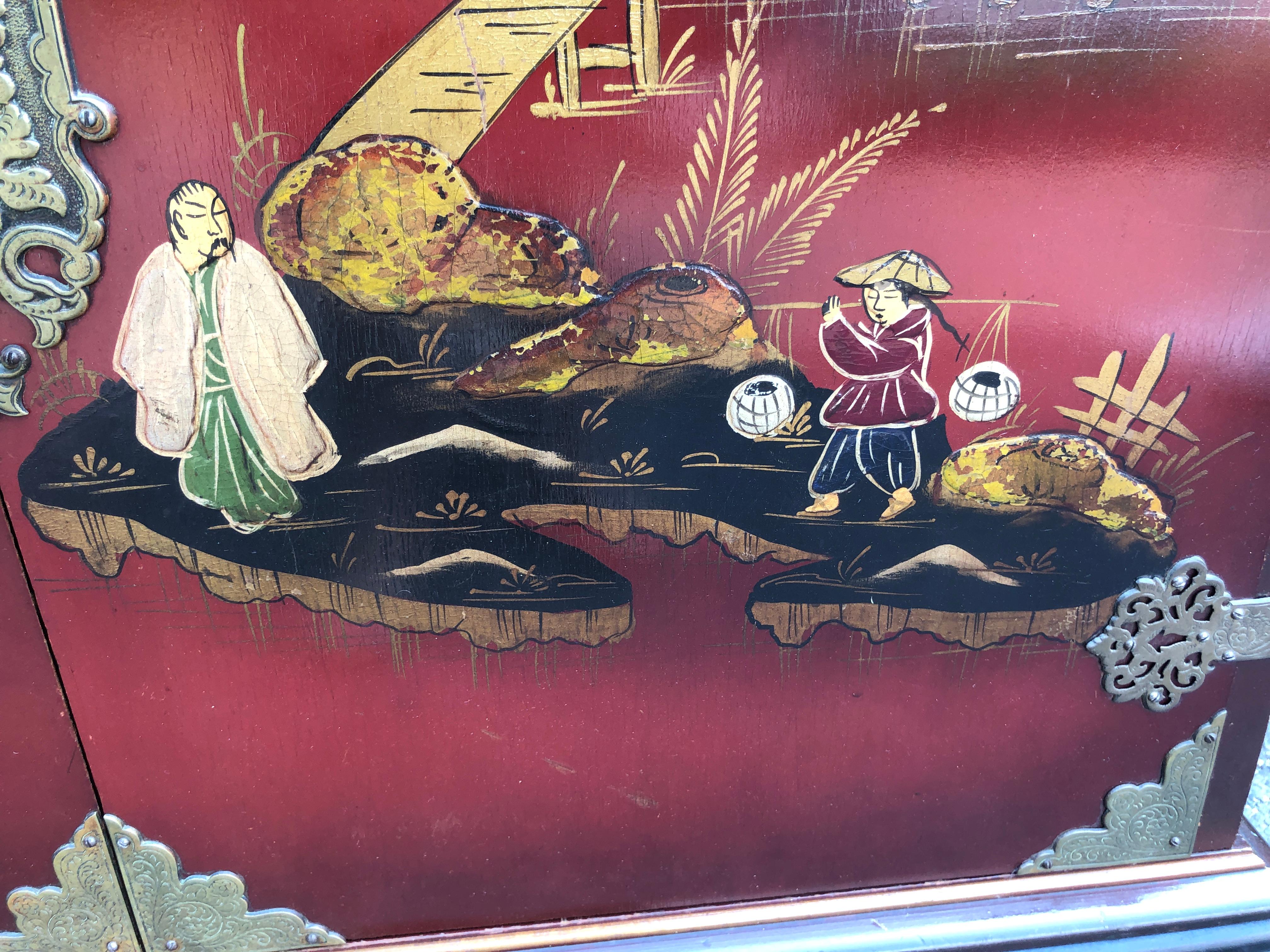 Ravissante armoire de bar en lin chinoiseries peinte à la main  Bon état - En vente à Pemberton, NJ
