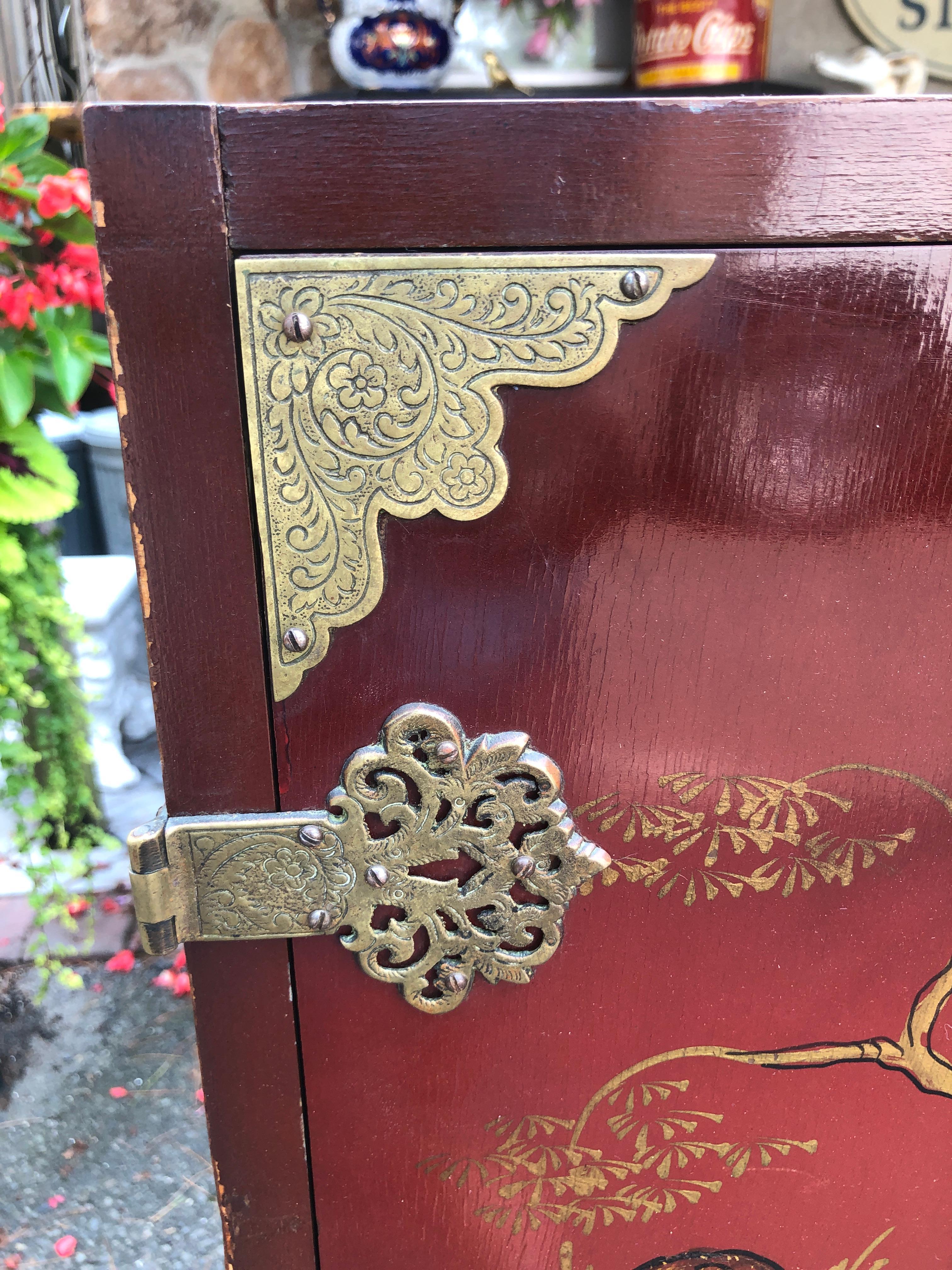 Lovely Chinoiserie Bar Linen Cabinet Hand Painted  For Sale 1