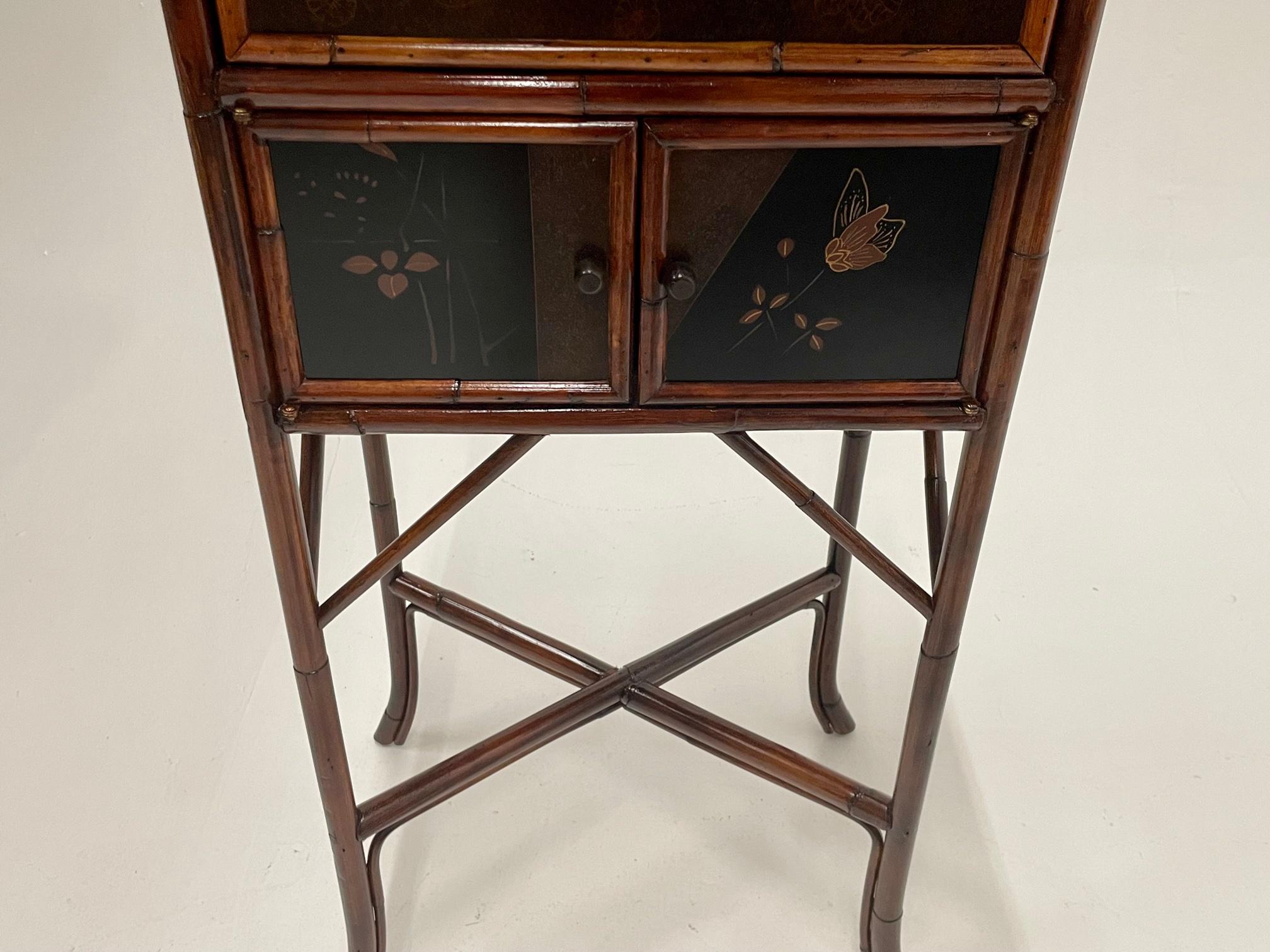 Lovely Chinoiserie Decorated Bamboo Side Table Nightstand 4