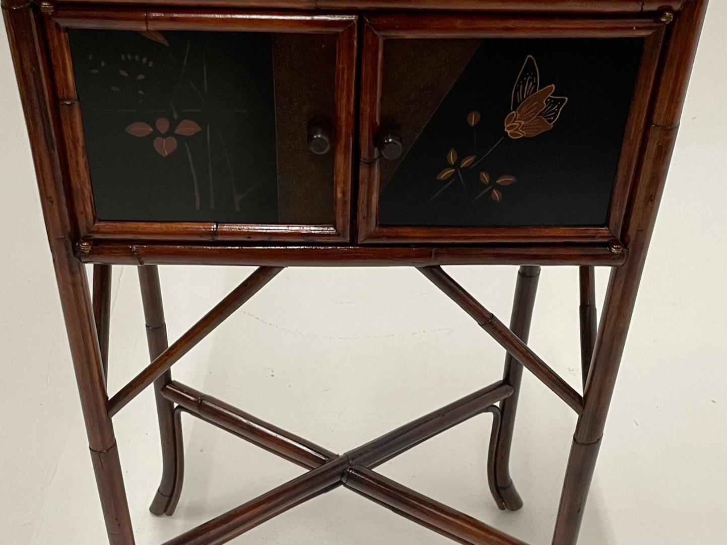 Late 20th Century Lovely Chinoiserie Decorated Bamboo Side Table Nightstand