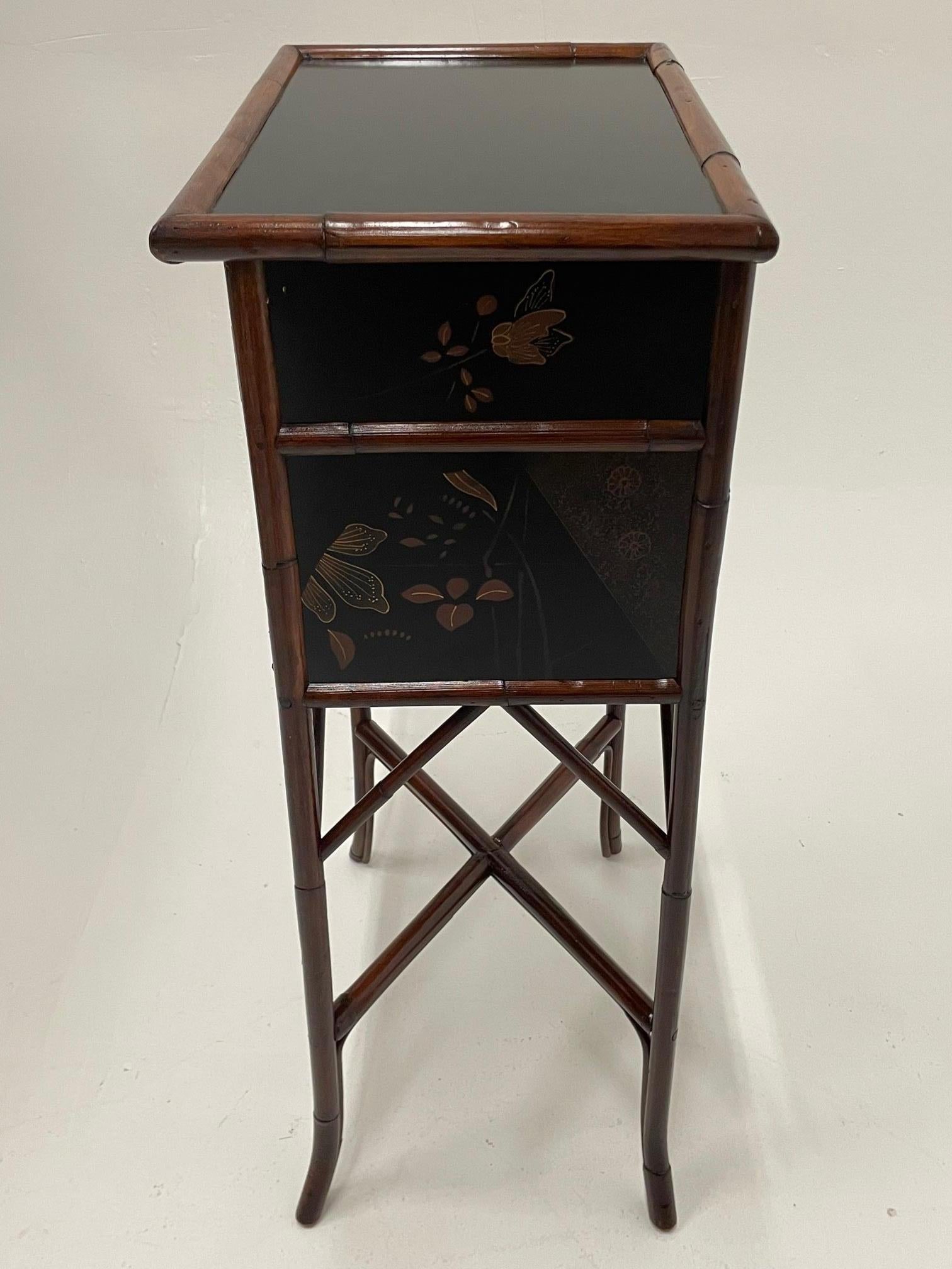 Lovely Chinoiserie Decorated Bamboo Side Table Nightstand 3