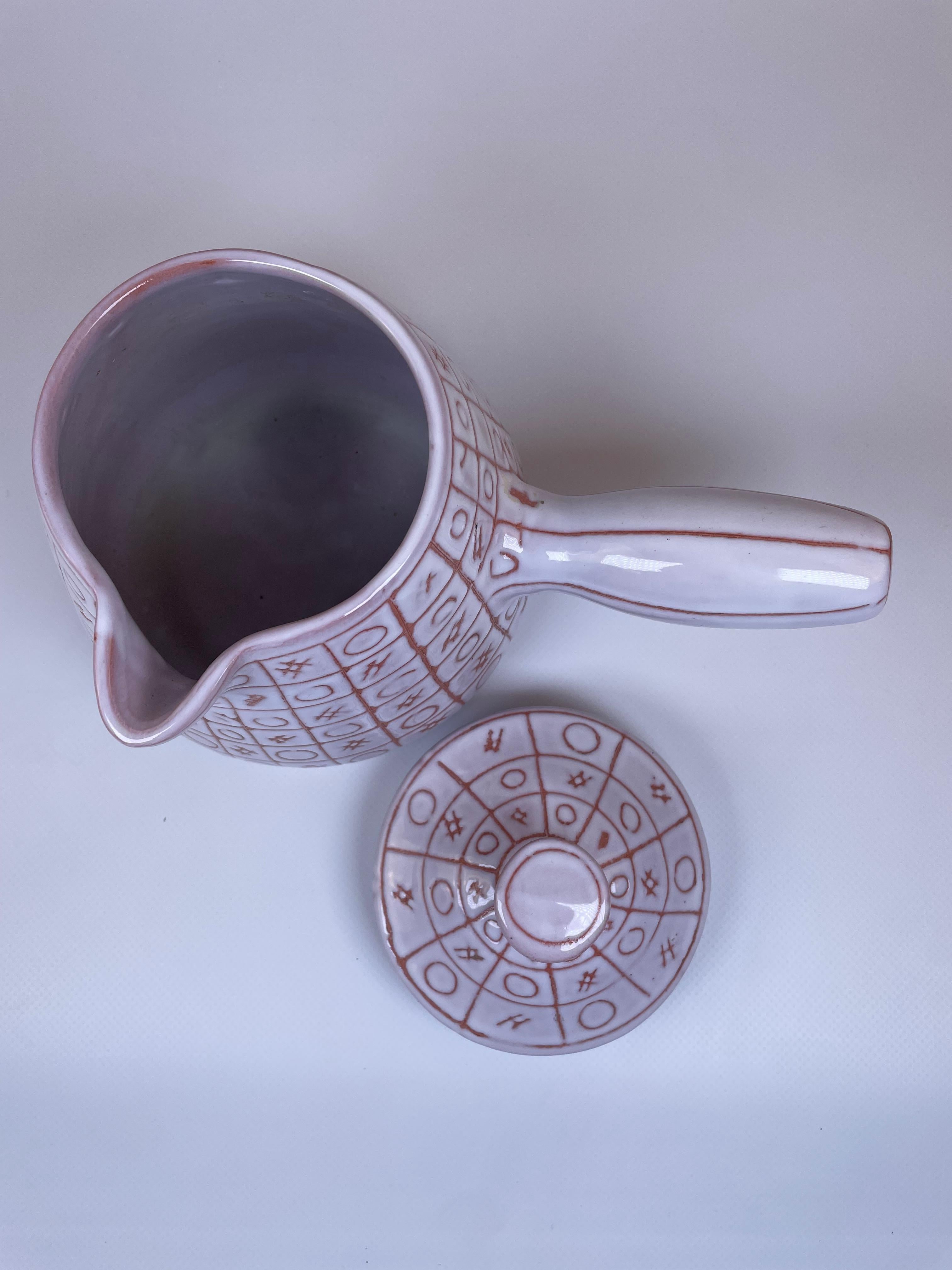 Jolie Chocolatière en céramique émaillée blanche de Robert Picault en vente 4