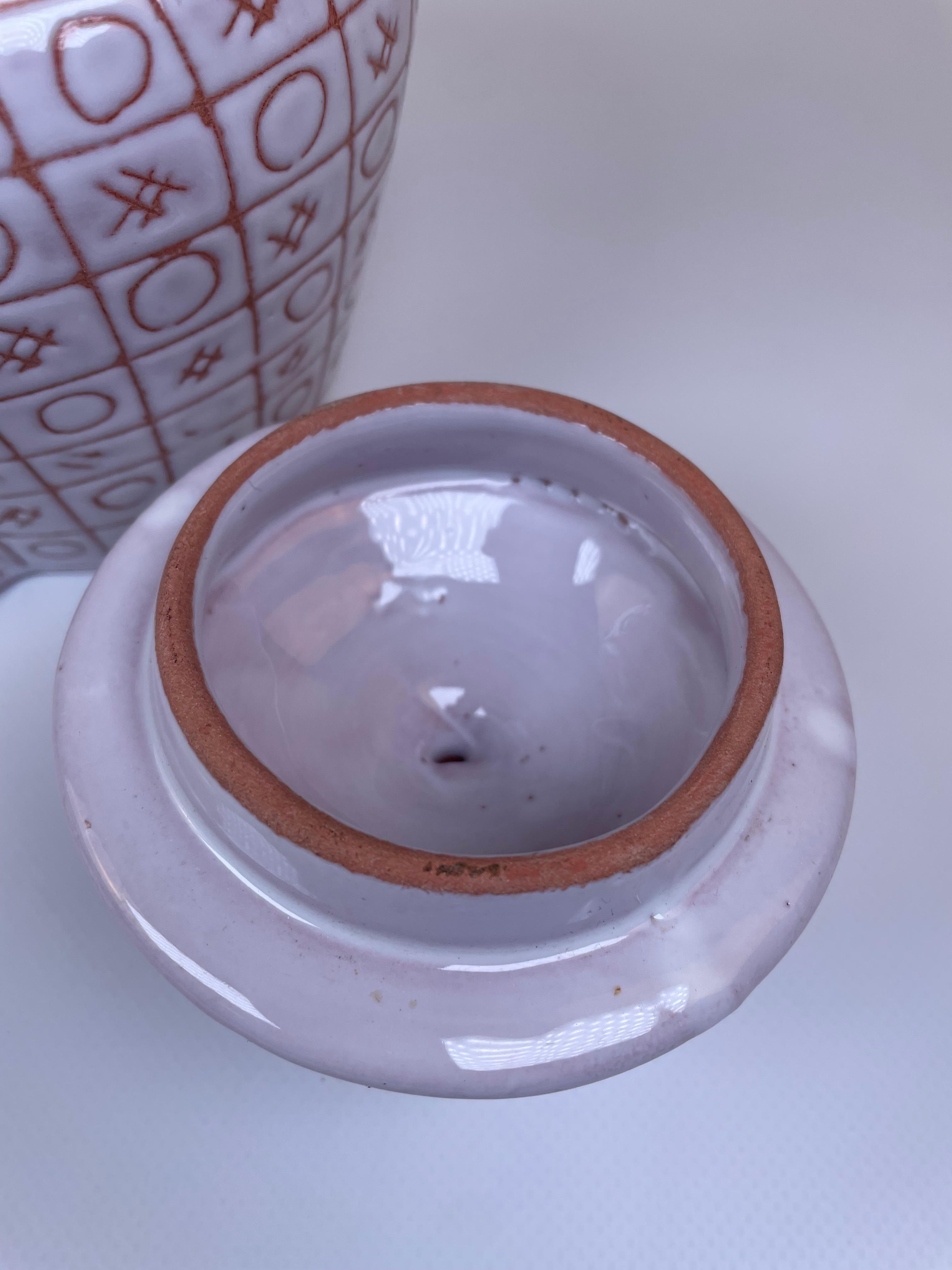 Jolie Chocolatière en céramique émaillée blanche de Robert Picault en vente 9
