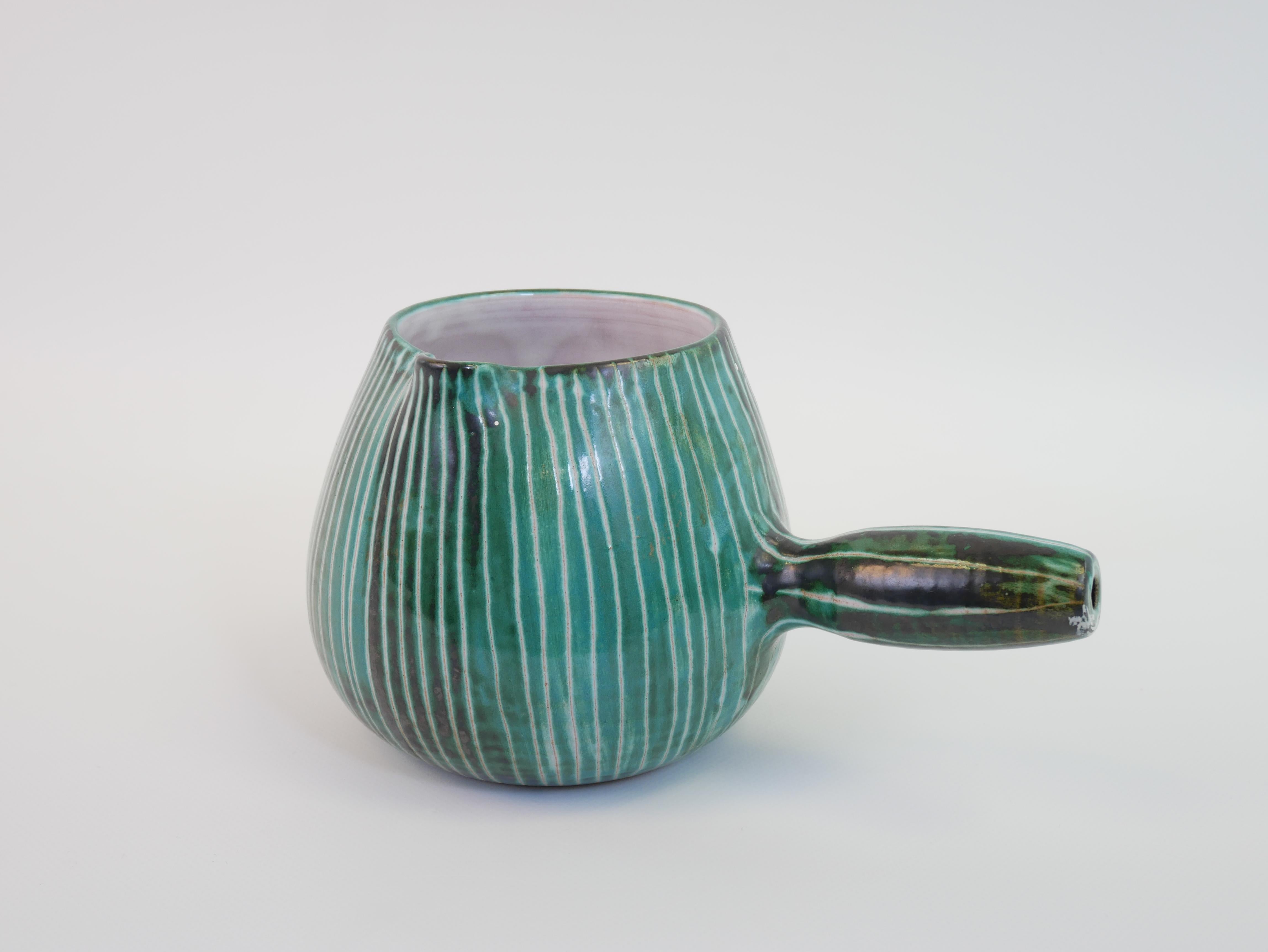Mid-Century Modern Ravissant pichet chocolatiere en céramique émaillée verte de Robert Picault en vente