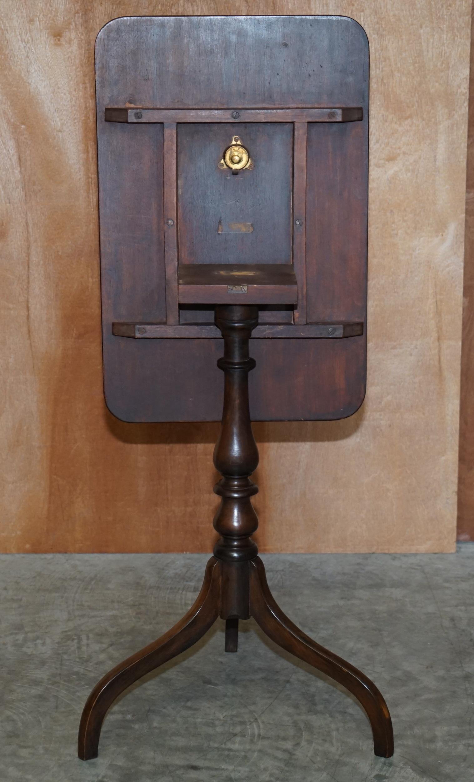 Lovely Circa 1840-1860 English Hardwood Tilt Top Side Occasional Tripod Table For Sale 7