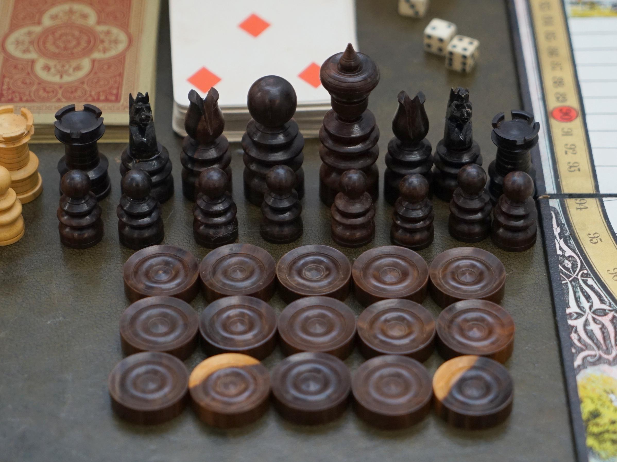 Lovely circa 1890 Victorian Hardwood Games Compendium Chess Horse Racing Dice For Sale 3
