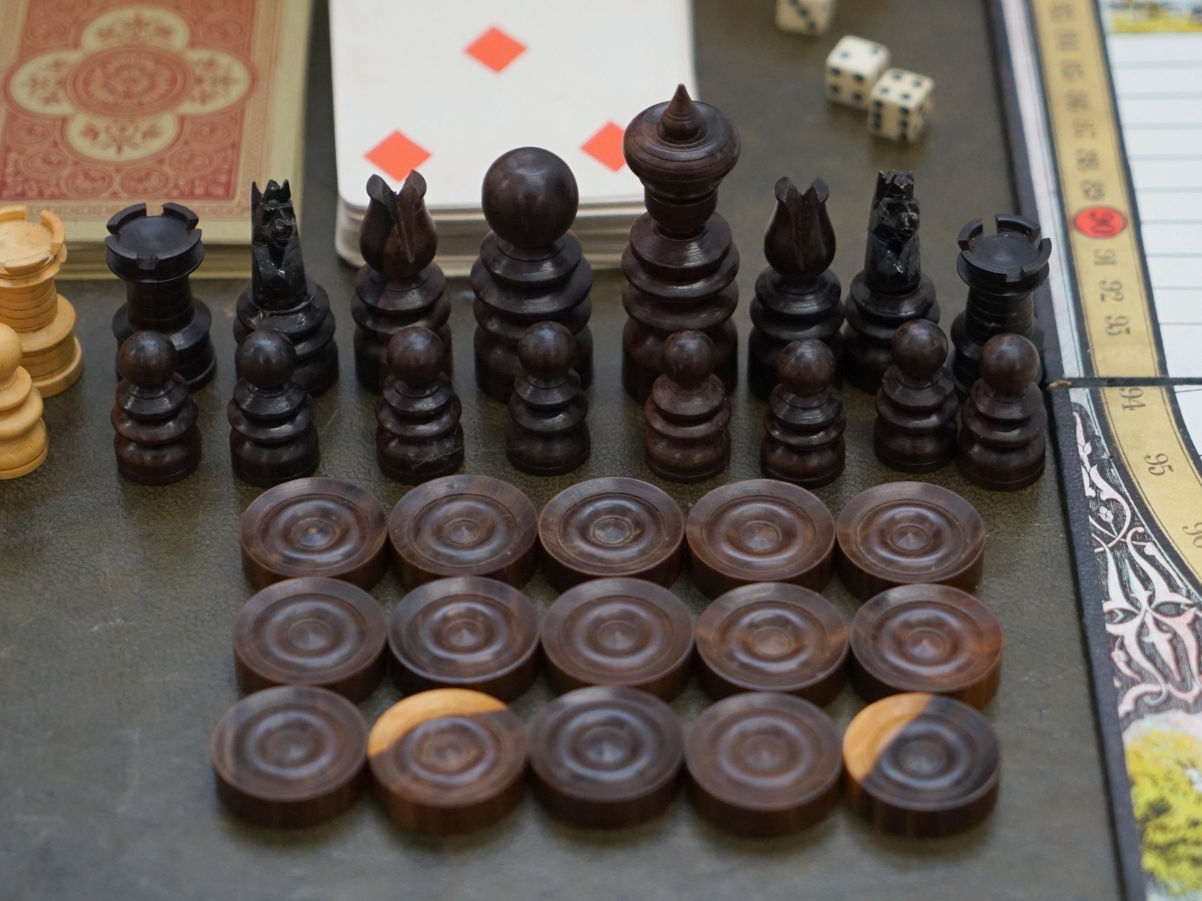 Lovely circa 1890 Victorian Hardwood Games Compendium Chess Horse Racing Dice For Sale 6