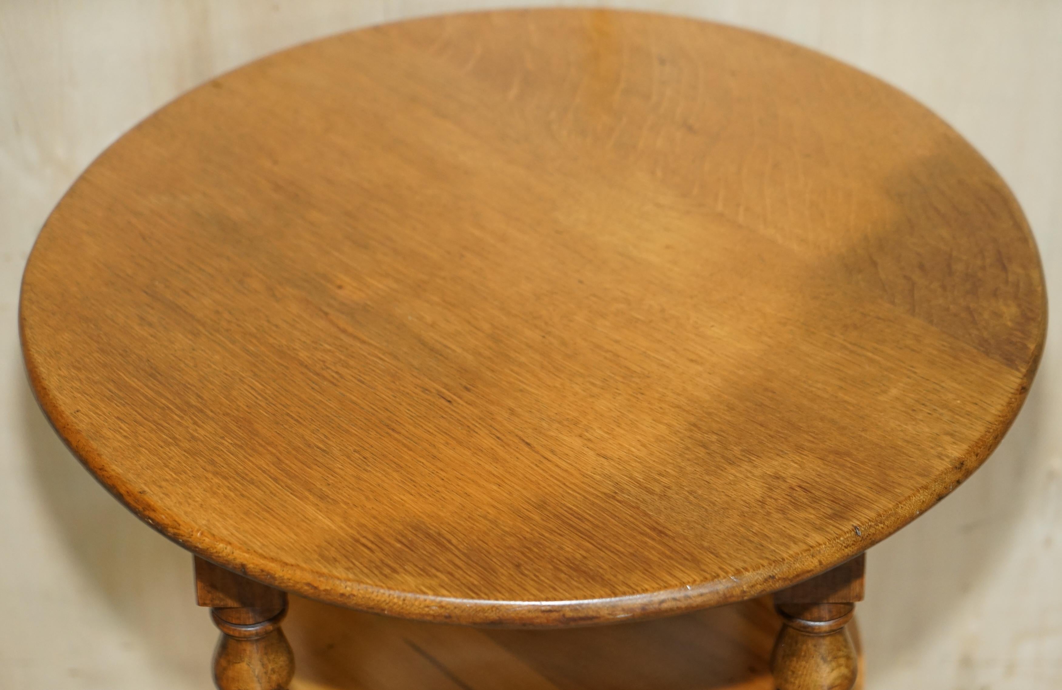 Lovely circa 1900 English Oak Side Table with Turned Legs and a Nice Rich Patina For Sale 5