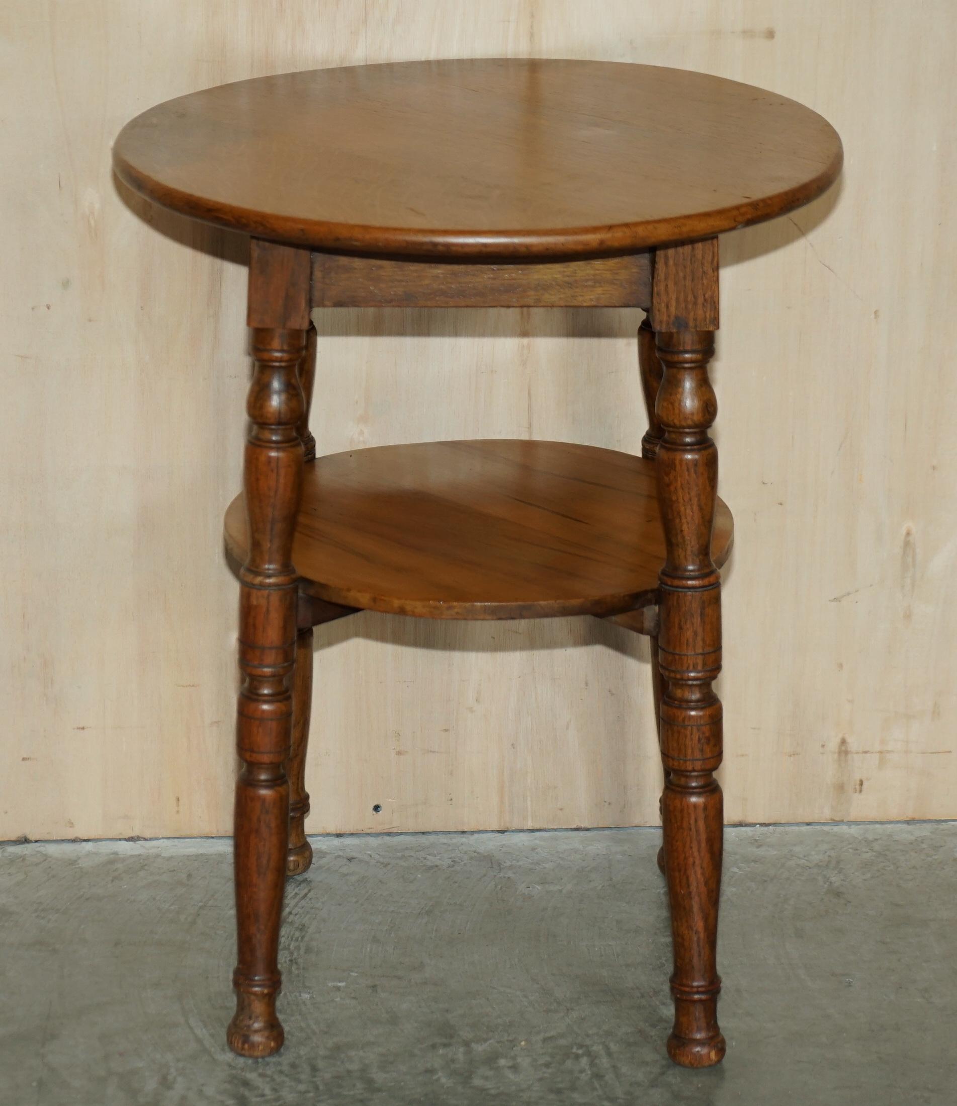 Lovely circa 1900 English Oak Side Table with Turned Legs and a Nice Rich Patina For Sale 7