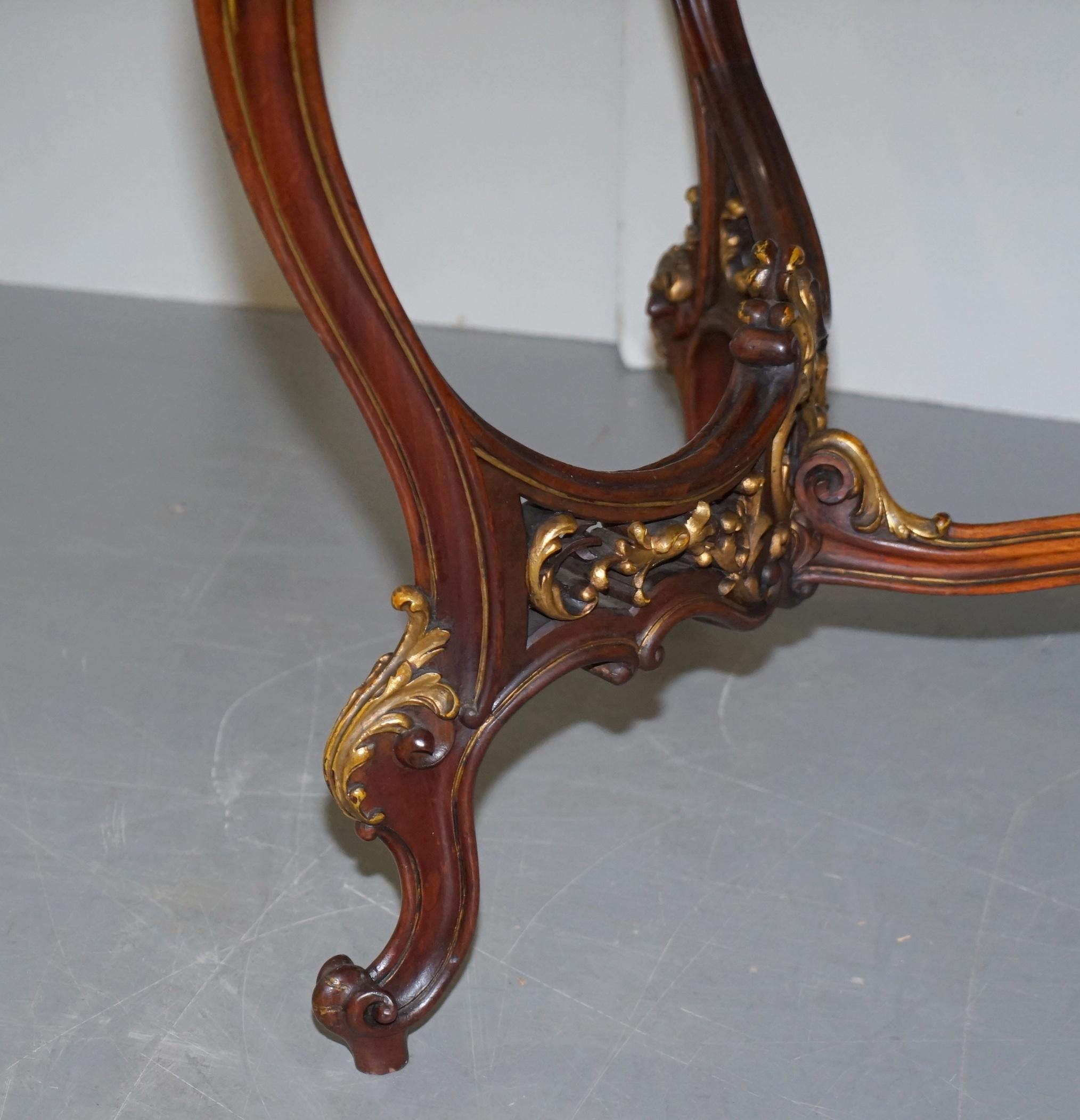 Lovely circa 1900 Late Victorian French Pine Brown Leather Gold Gilt Desk Table For Sale 6