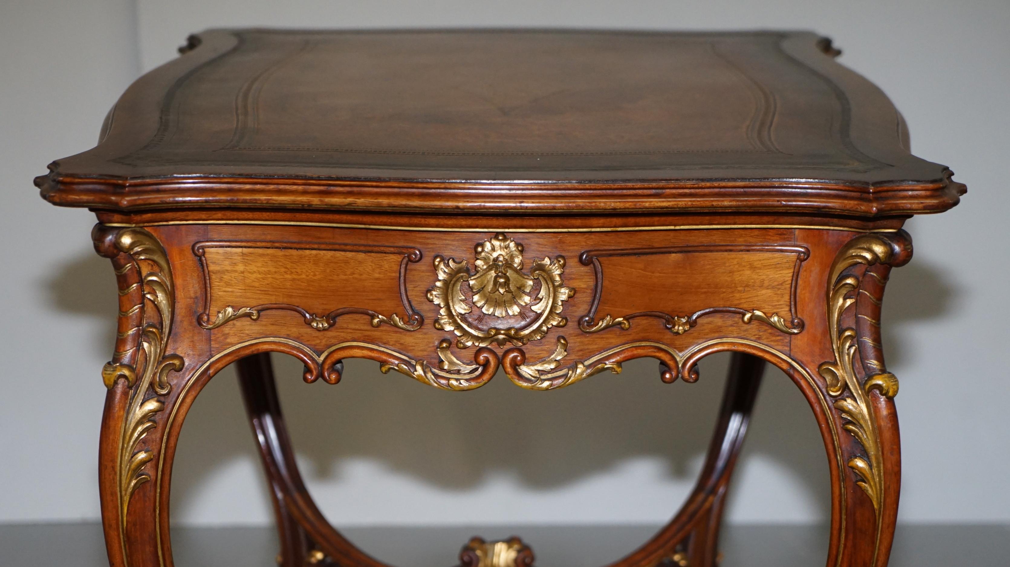 Lovely circa 1900 Late Victorian French Pine Brown Leather Gold Gilt Desk Table For Sale 11