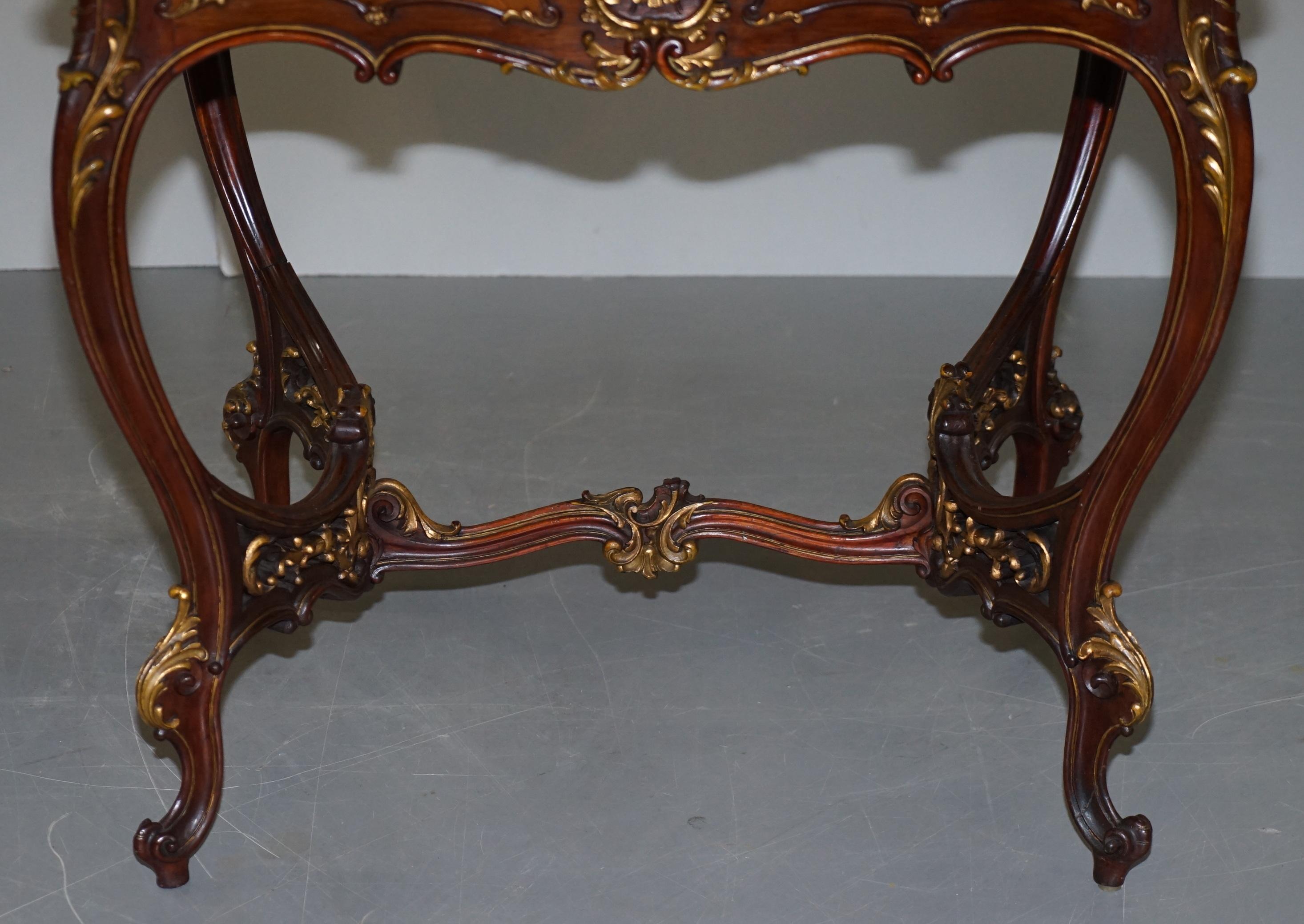 Lovely circa 1900 Late Victorian French Pine Brown Leather Gold Gilt Desk Table For Sale 13