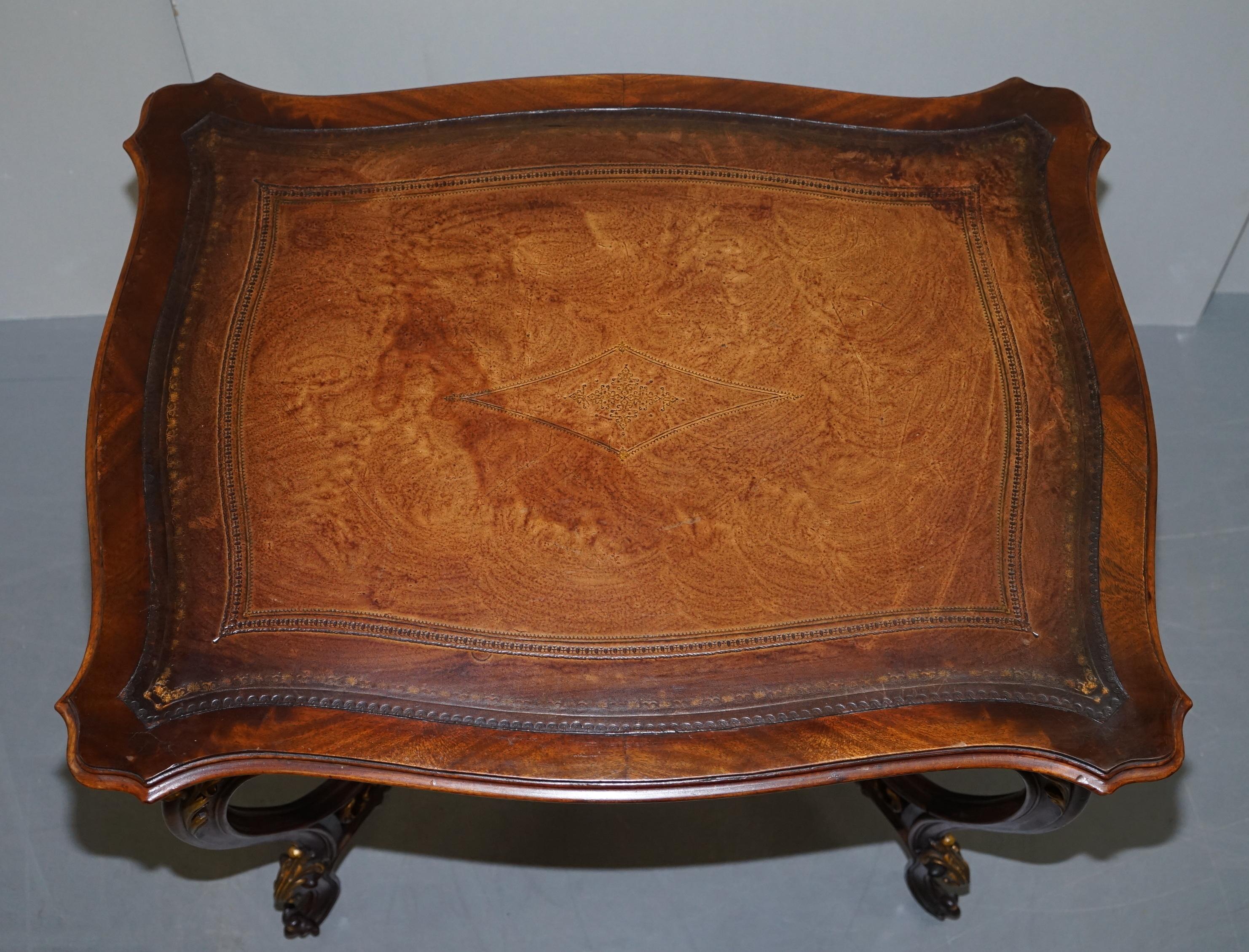 Hand-Crafted Lovely circa 1900 Late Victorian French Pine Brown Leather Gold Gilt Desk Table For Sale