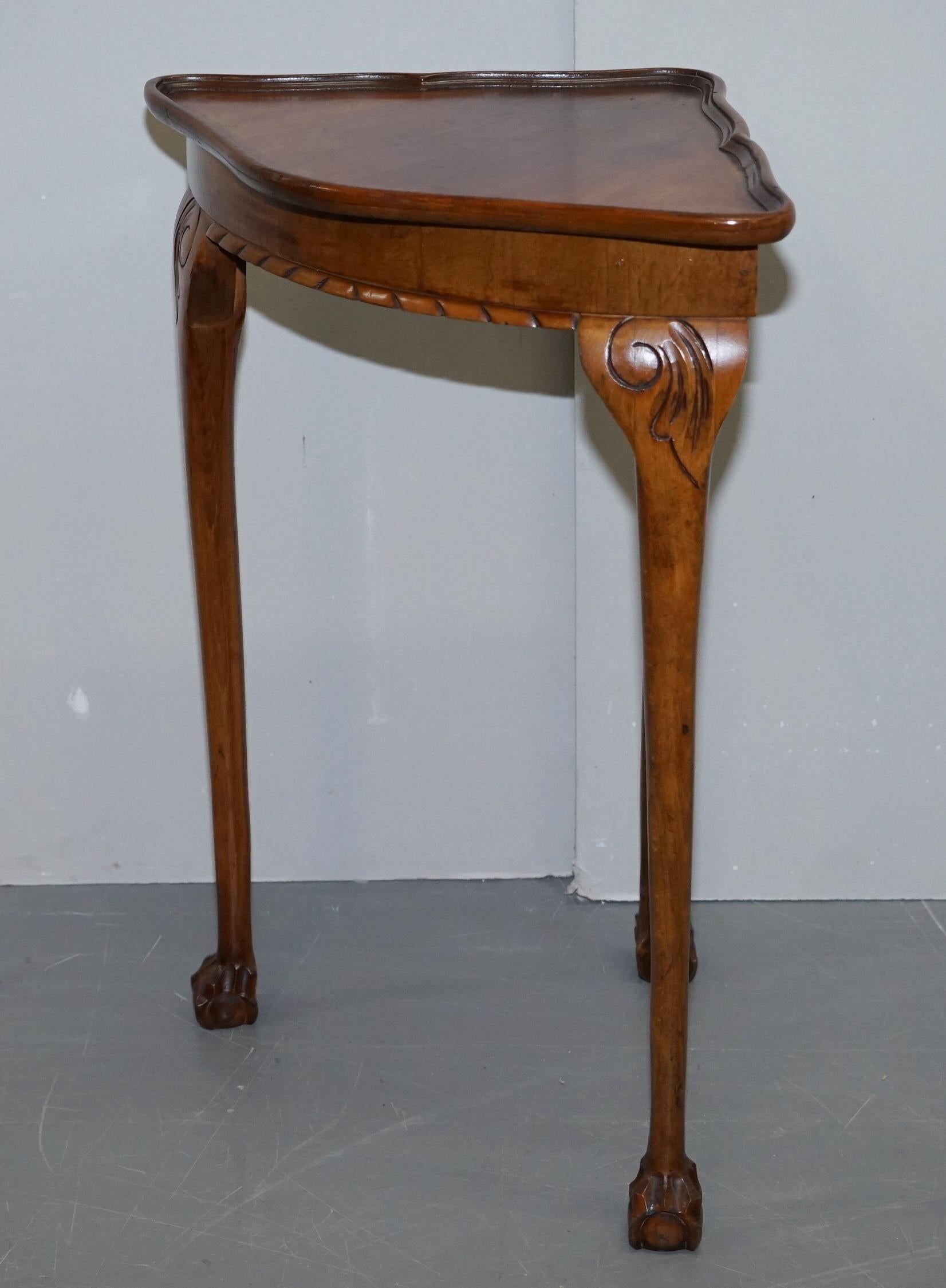 Lovely circa 1930s Art Deco Claw and Ball Feet Corner Side Lamp Jardiner Table For Sale 5