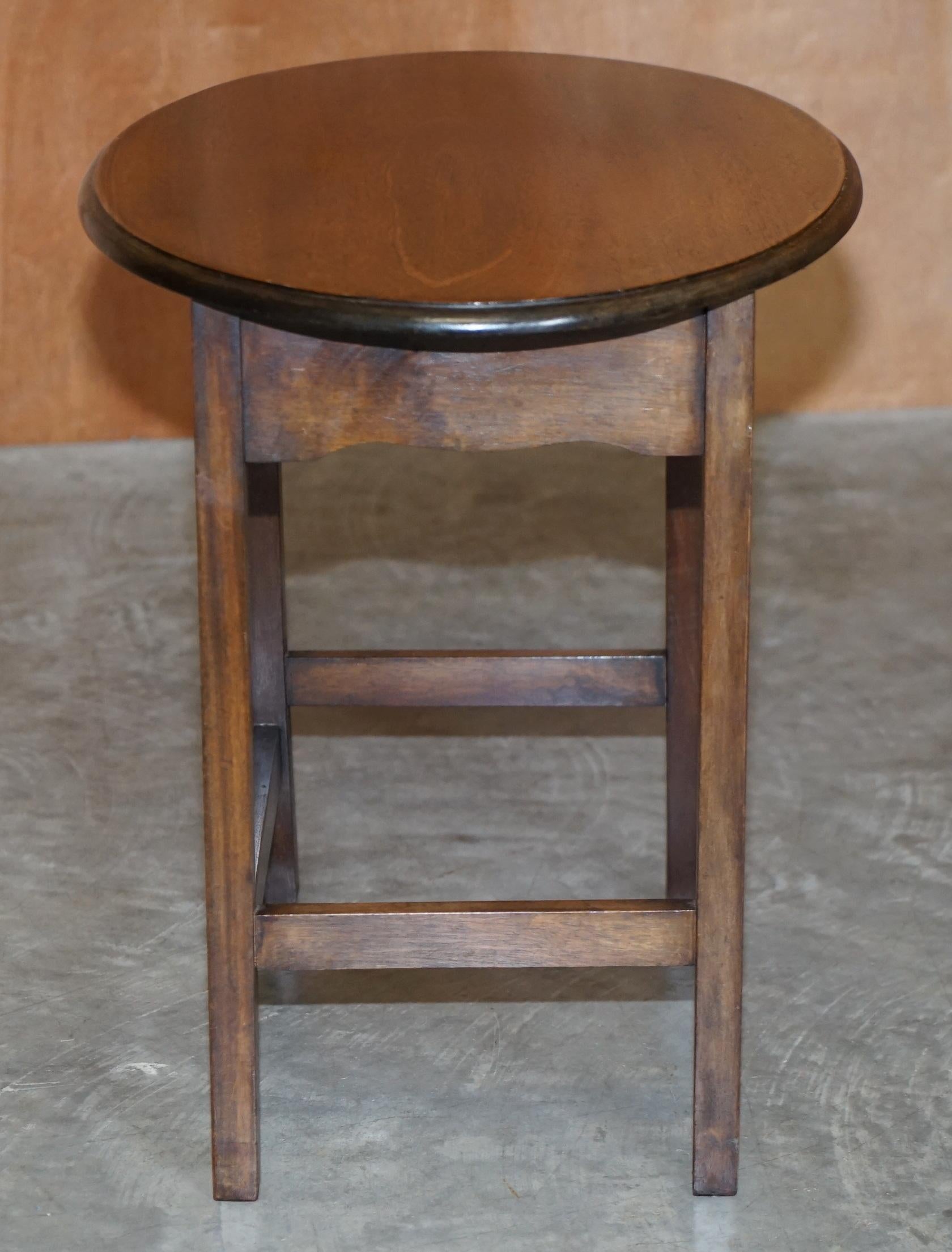 Lovely circa 1940's English Hardwood Nest of Three Side End Lamp Wine Tables For Sale 2