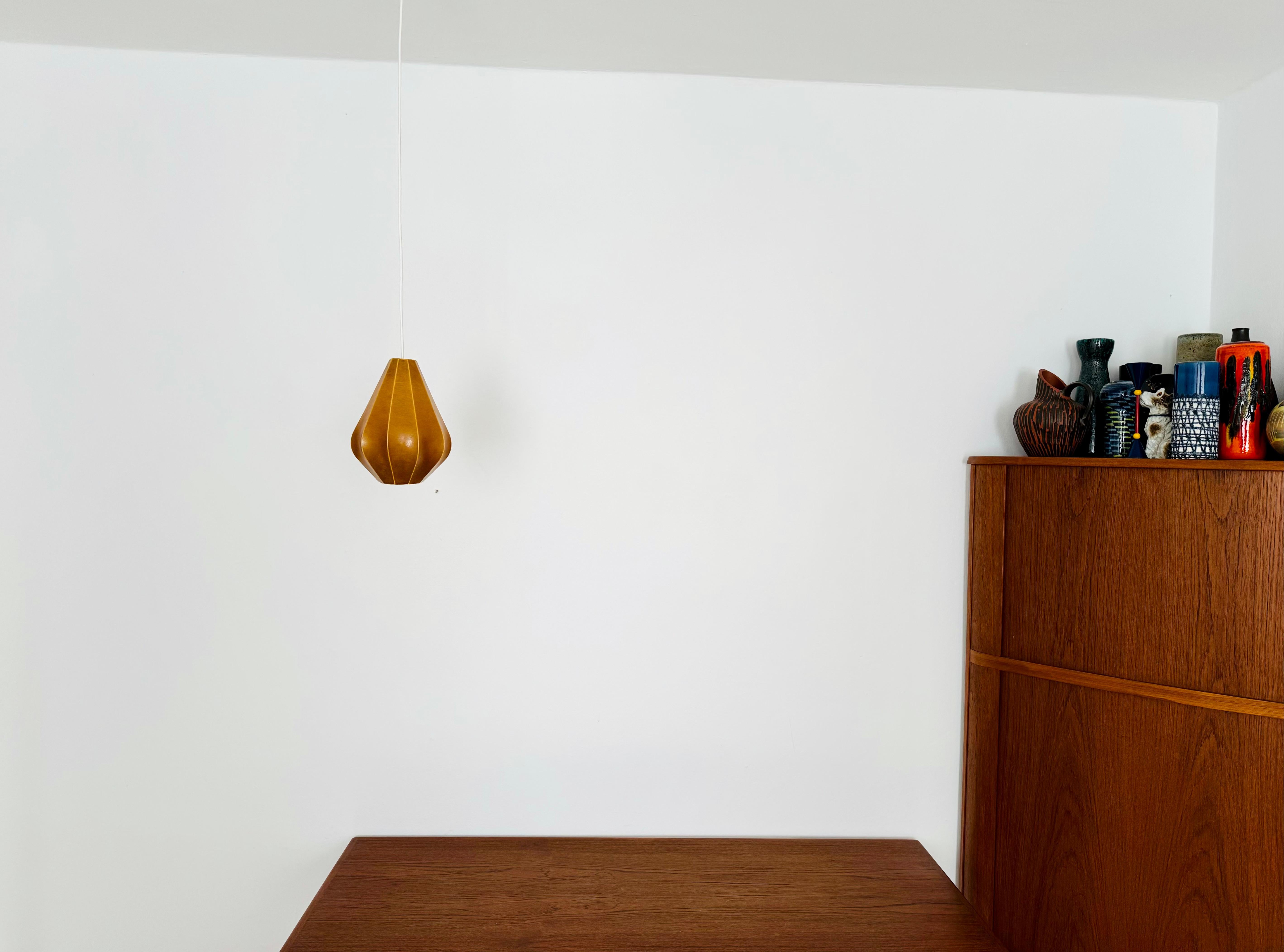 Metà XX secolo Lampada a sospensione Cocoon