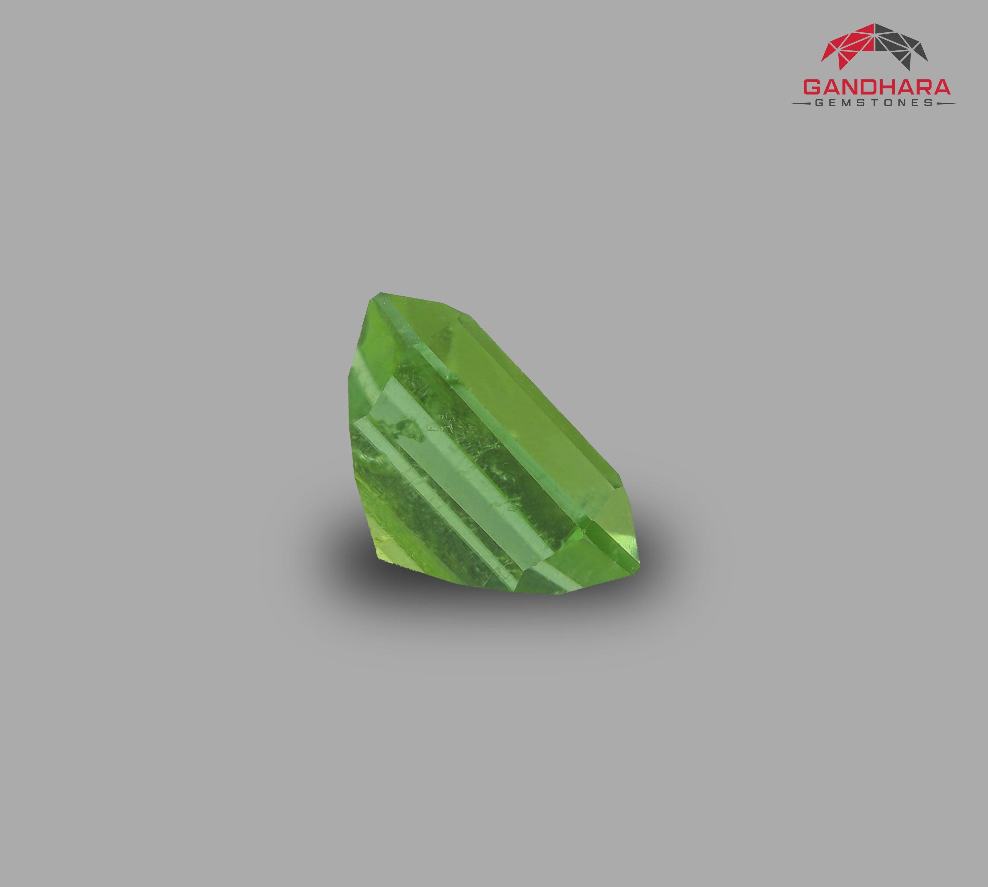 Modern Lovely Color Apple Green Tourmaline 4.605 Carats Tourmaline Stone for Jewellery For Sale