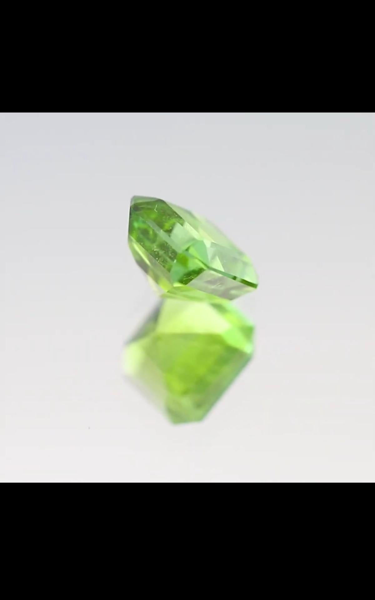 Asscher Cut Lovely Color Apple Green Tourmaline 4.605 Carats Tourmaline Stone for Jewellery For Sale