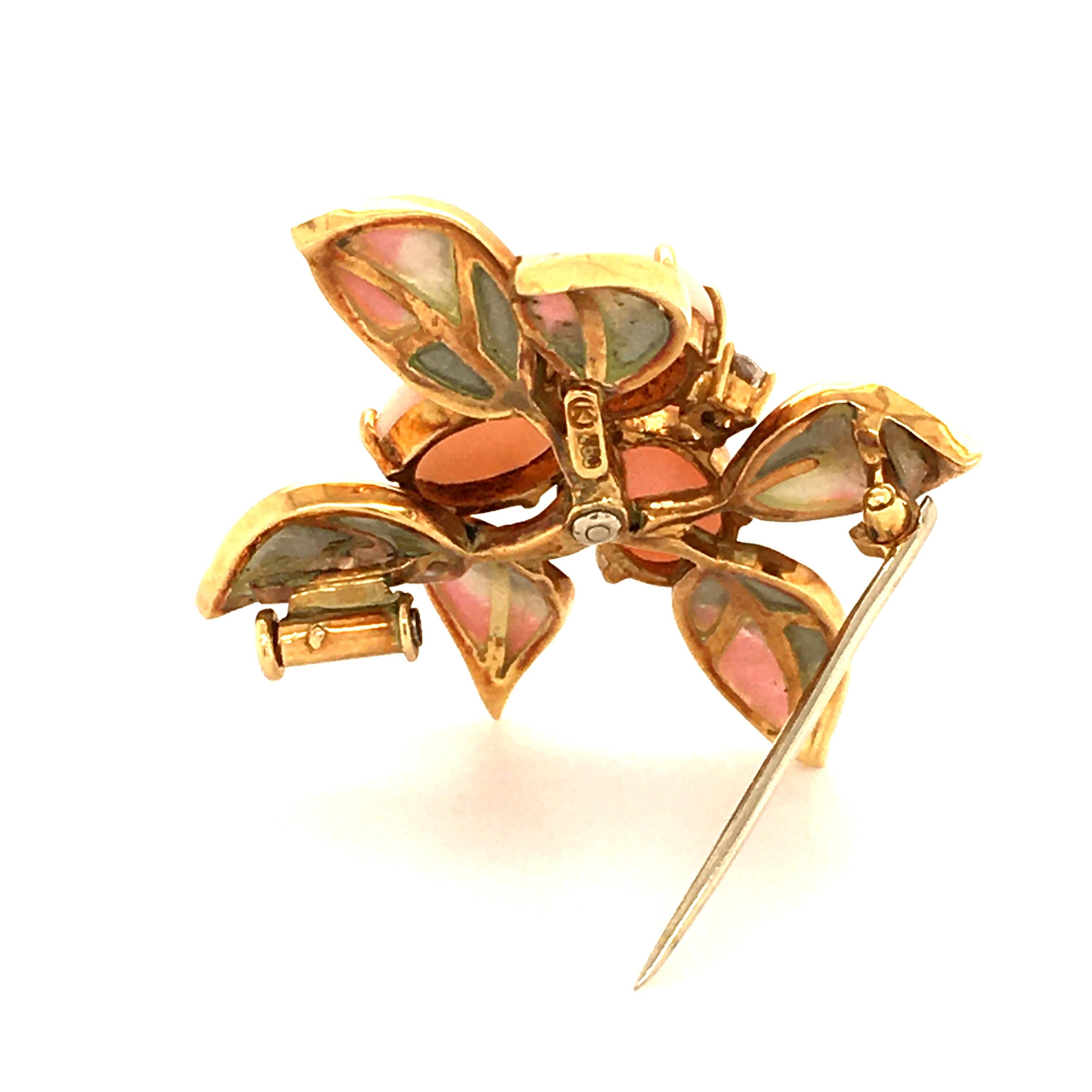 Lovely Coral and Diamond Enamel Brooch in 18 Karat Yellow Gold For Sale 4