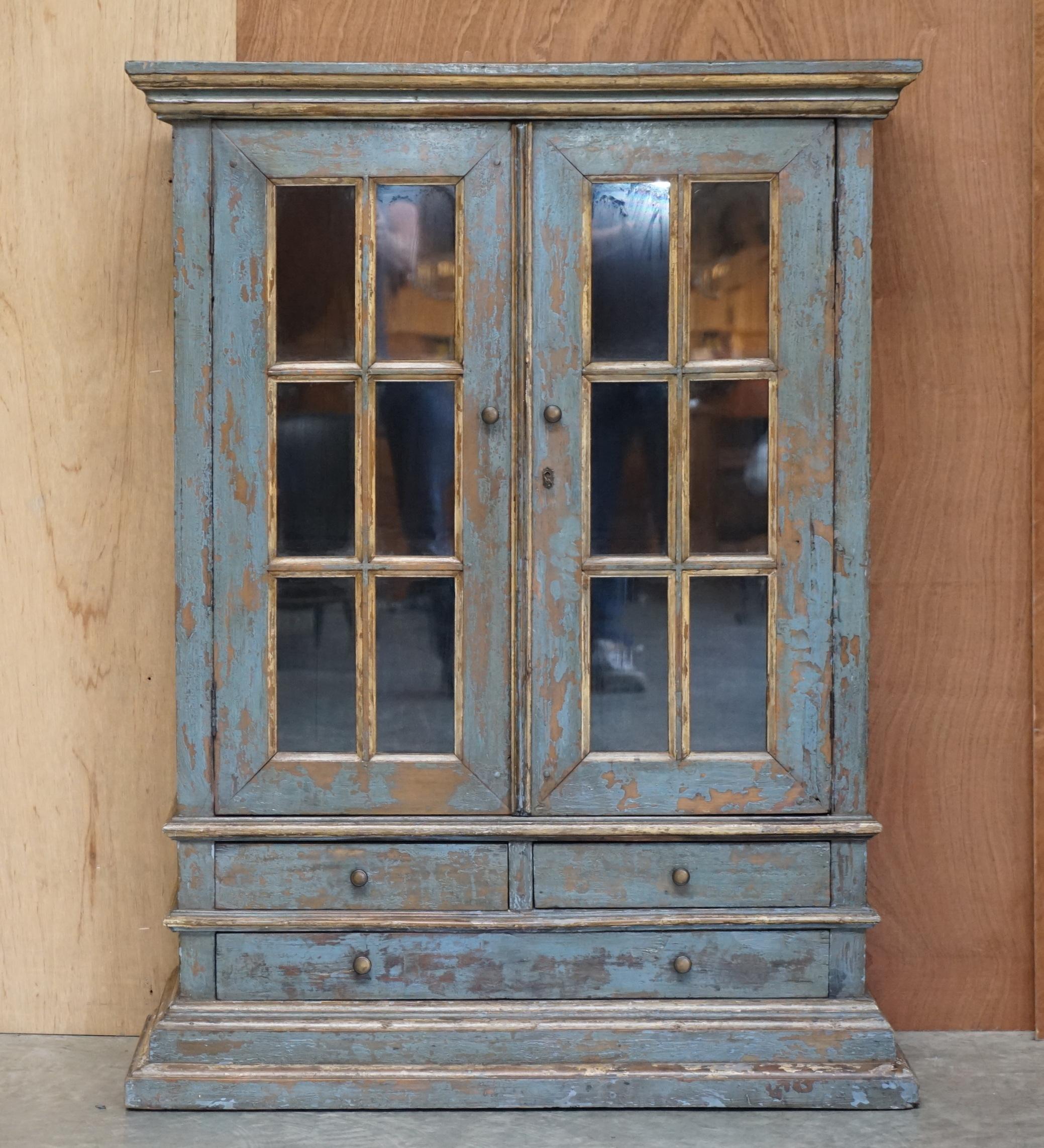 We are delighted to offer for sale this lovely antique English cottage house display cabinet or bookcase

A good looking and well made piece, its an interesting height, around 4’7 feet tall which is classed as cottage house furniture because they