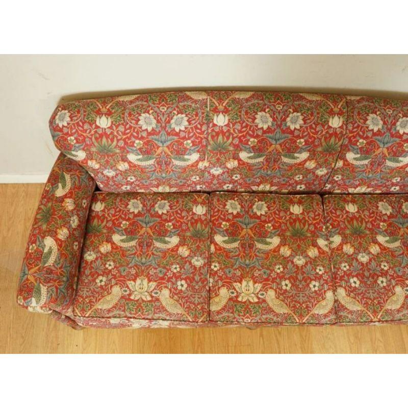 Hand-Crafted Lovely Country House Sofa Upholstered in William Morris Strawberry Thief Fabric For Sale