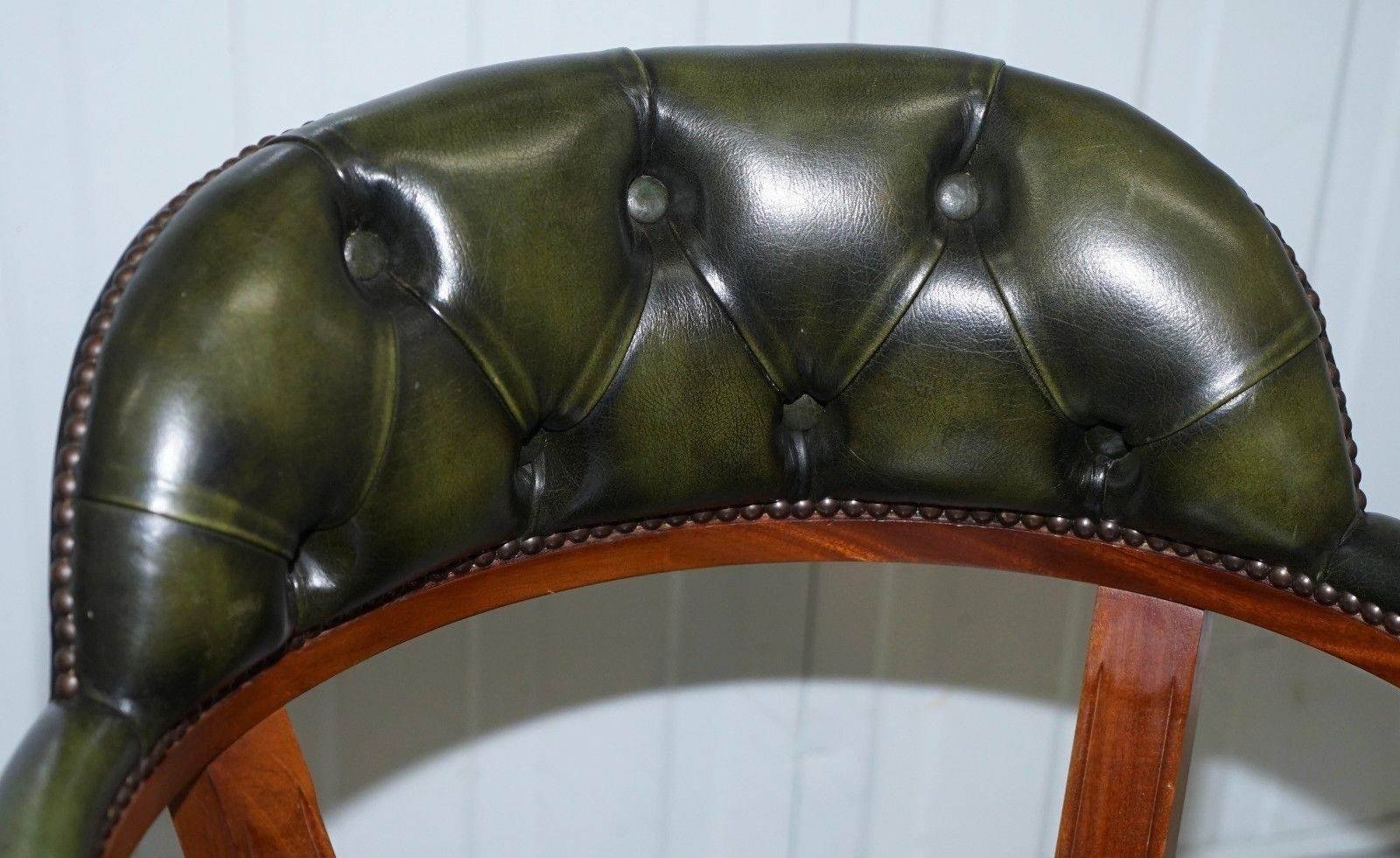 Victorian Lovely Cushioned Chesterfield Admirals Court Captains Aged Green Leather Chair