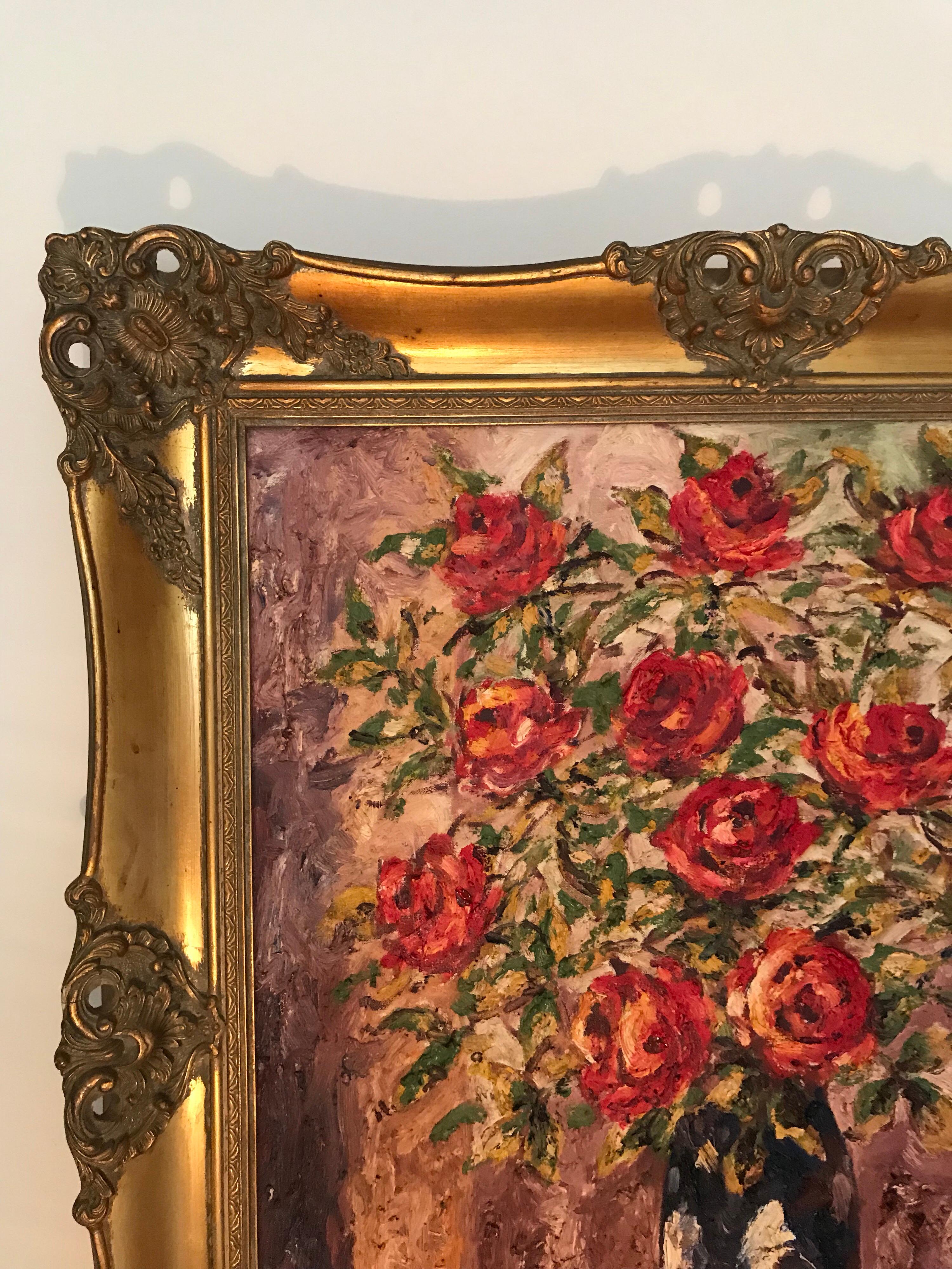 Hübsches antikes Ölgemälde auf Leinwand im figurativen Stil des dänischen Künstlers Braabye.
Dieses sehr mutige Gemälde zeigt eine Vase mit roten Rosen auf einem Tisch.
Die Farben sind immer noch leuchtend, dick und grob.
Dieses Gemälde ist in einen
