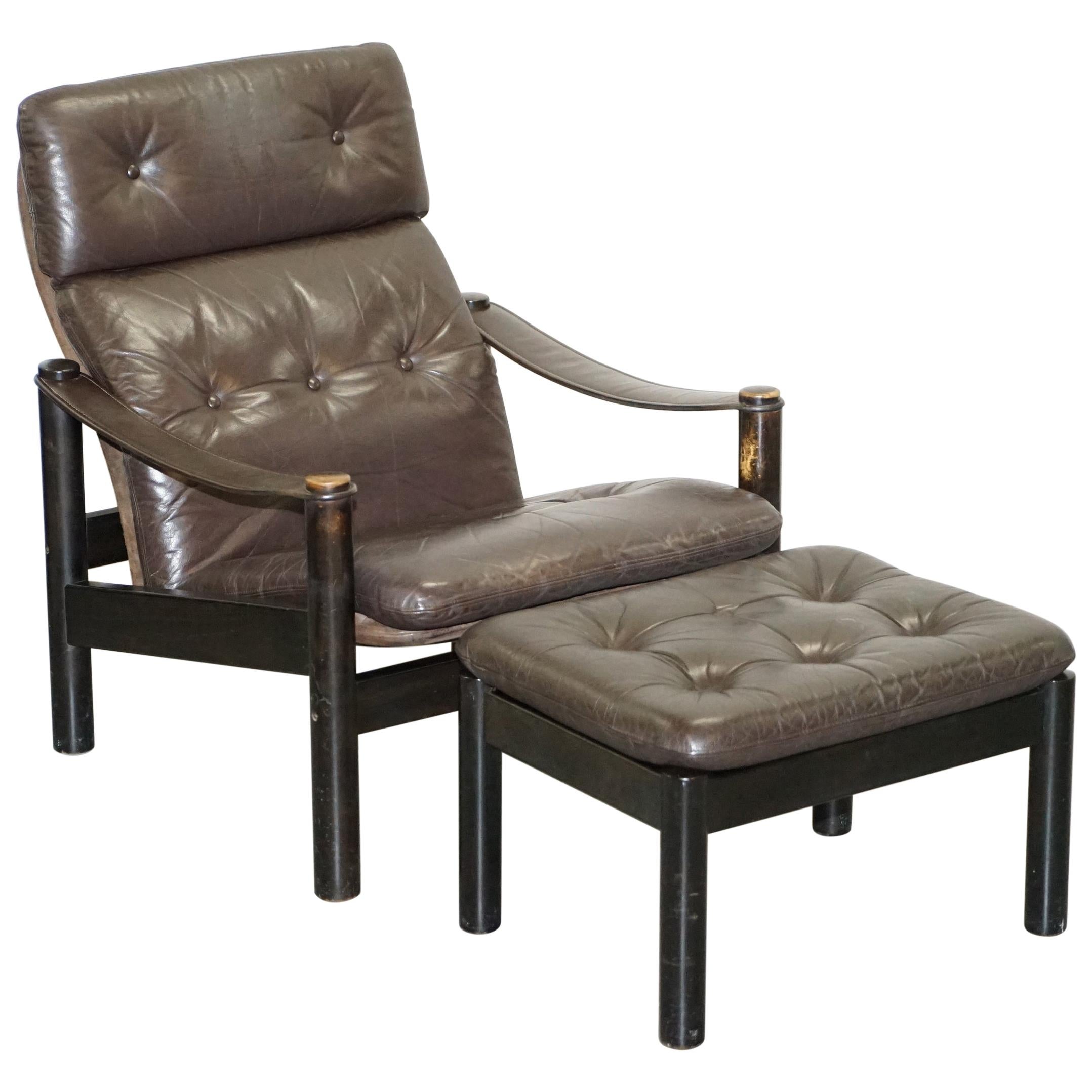 Schöner dänischer Brown Leather Mid-Century Modern Armchair & Chesterfield Footstool