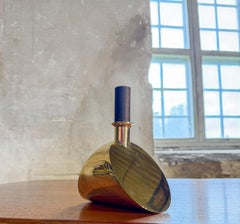 Belle carafe "Vicke", laiton et Wood, Pierre Forsell, Skultuna