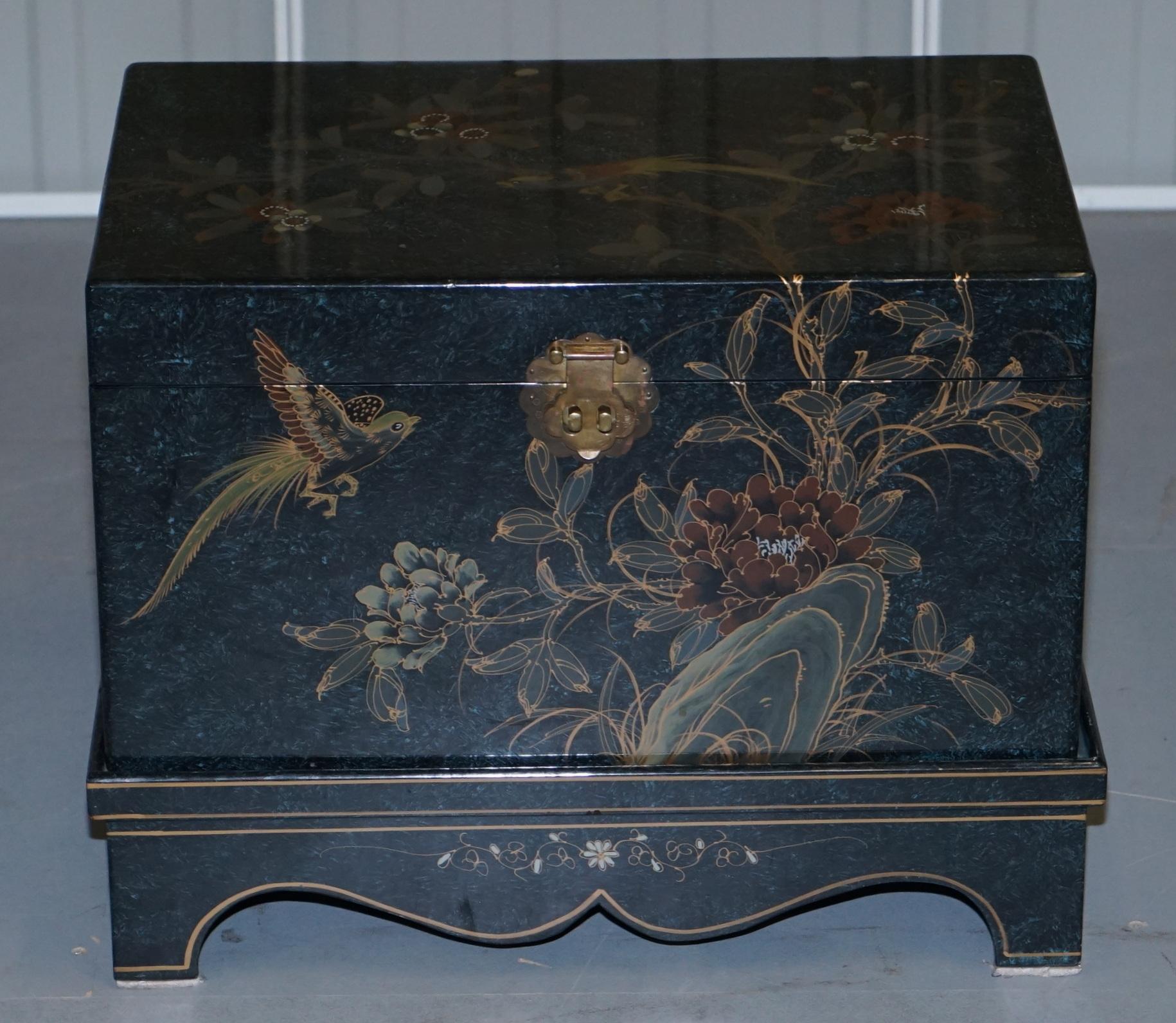 We are delighted to offer for sale this stunning hand painted with birds in a floral setting chinoiserie umbrella chest

This is a very good looking and well made piece, extremely decorative, it has the original velvet lining and can be used as