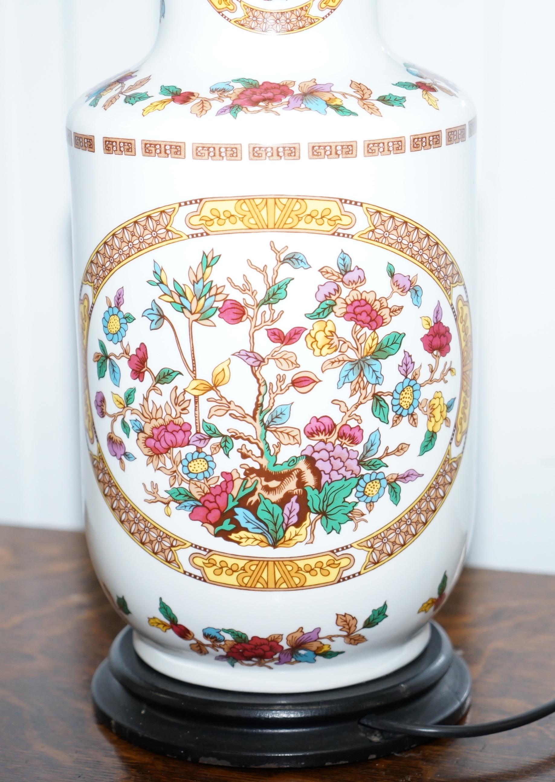 Lovely Decorative Chinese Vase Converted into a Table Lamp Decorative Piece For Sale 4