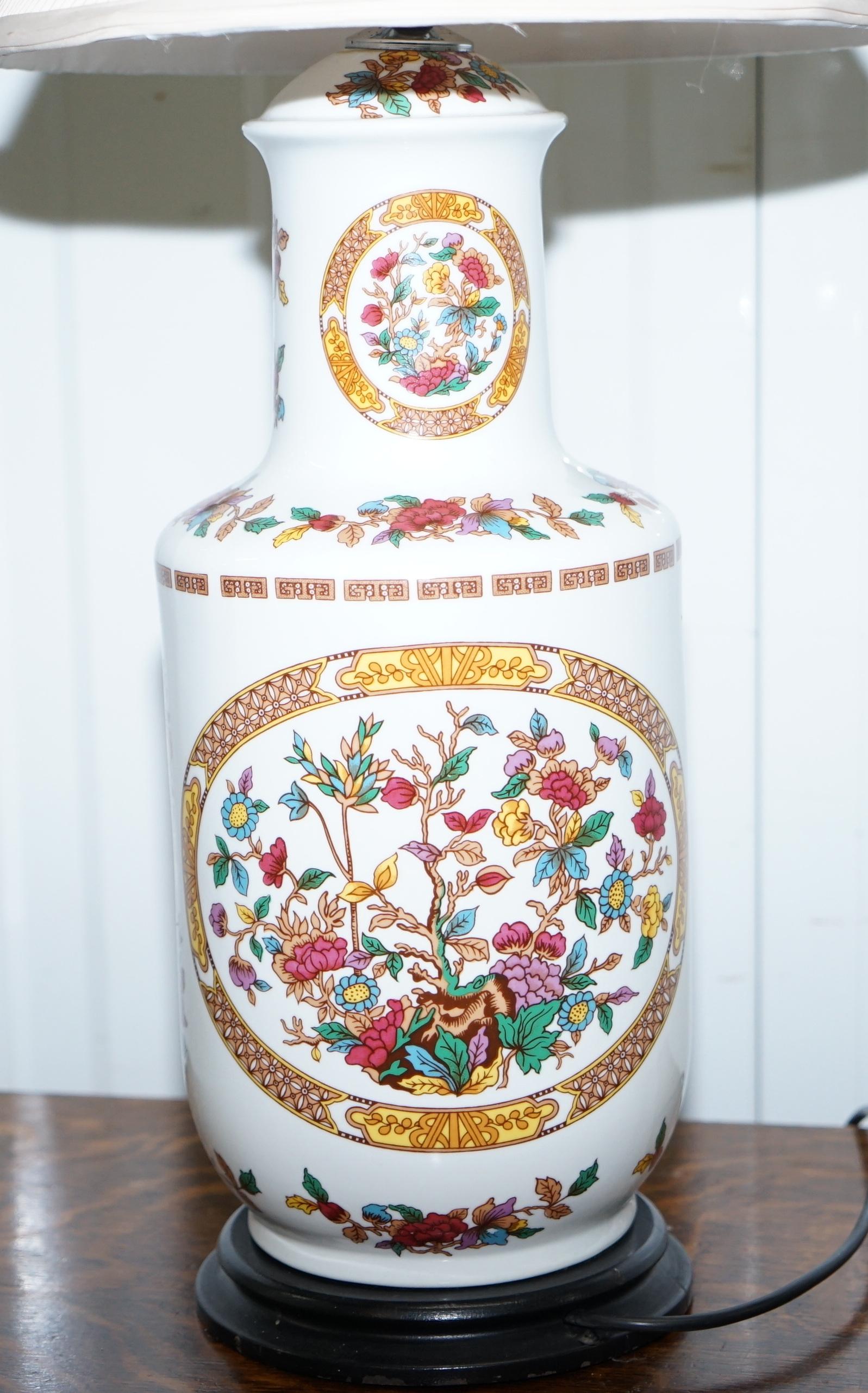 Lovely Decorative Chinese Vase Converted into a Table Lamp Decorative Piece For Sale 1