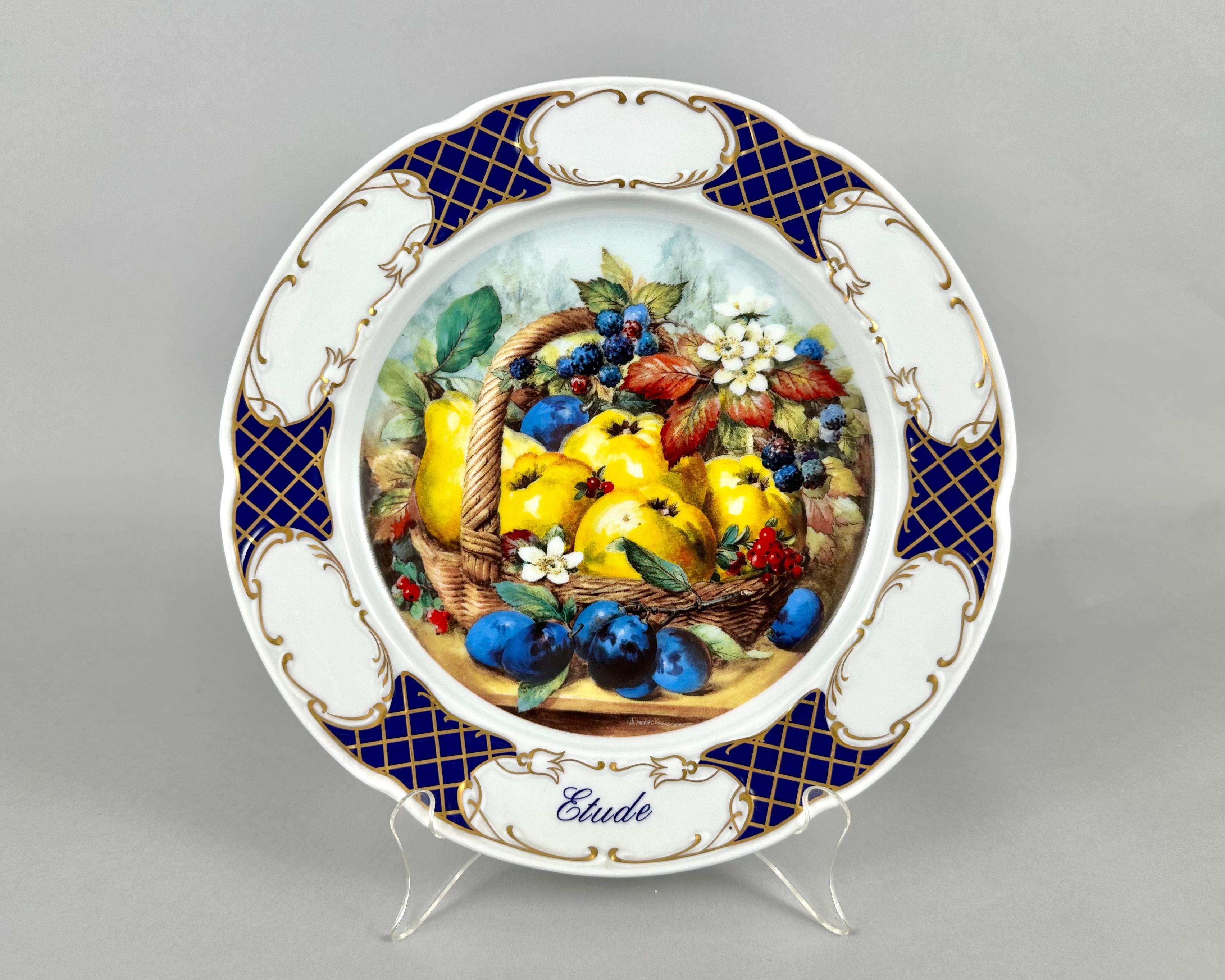 Schöne dekorative Teller, farbenfrohe Früchte auf Porzellan, 4er-Set, aus Bayern  (Deutsch) im Angebot