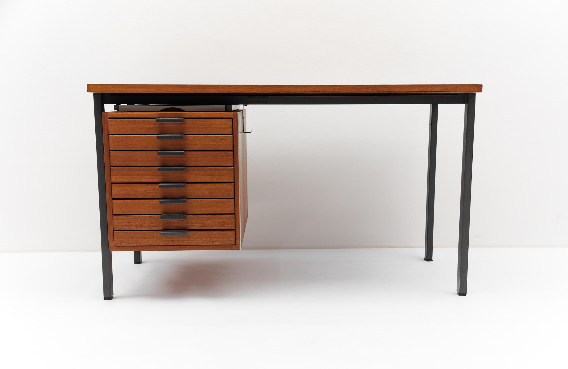Lovely Desk by Herbert Hirche for Holzäpfel, Germany, 1960s
	
Slight signs of use due to age, patina due to age, there is a small repair on the top, see pictures. Furniture wax was probably used here.
