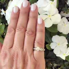 Lovely Diamond and 18 Karat White Gold Engagement Ring