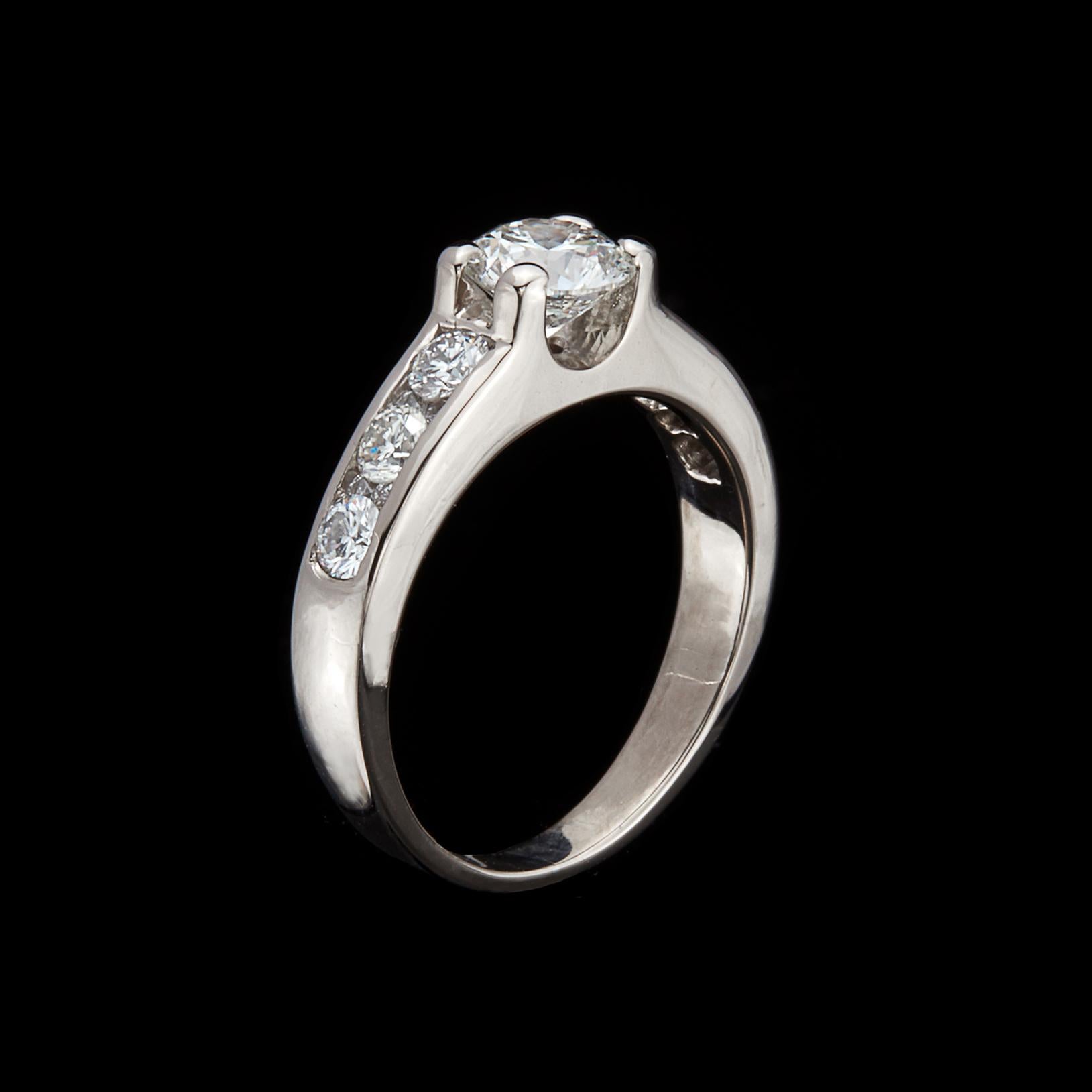 Lovely Diamond and 18 Karat White Gold Engagement Ring In Excellent Condition For Sale In San Francisco, CA