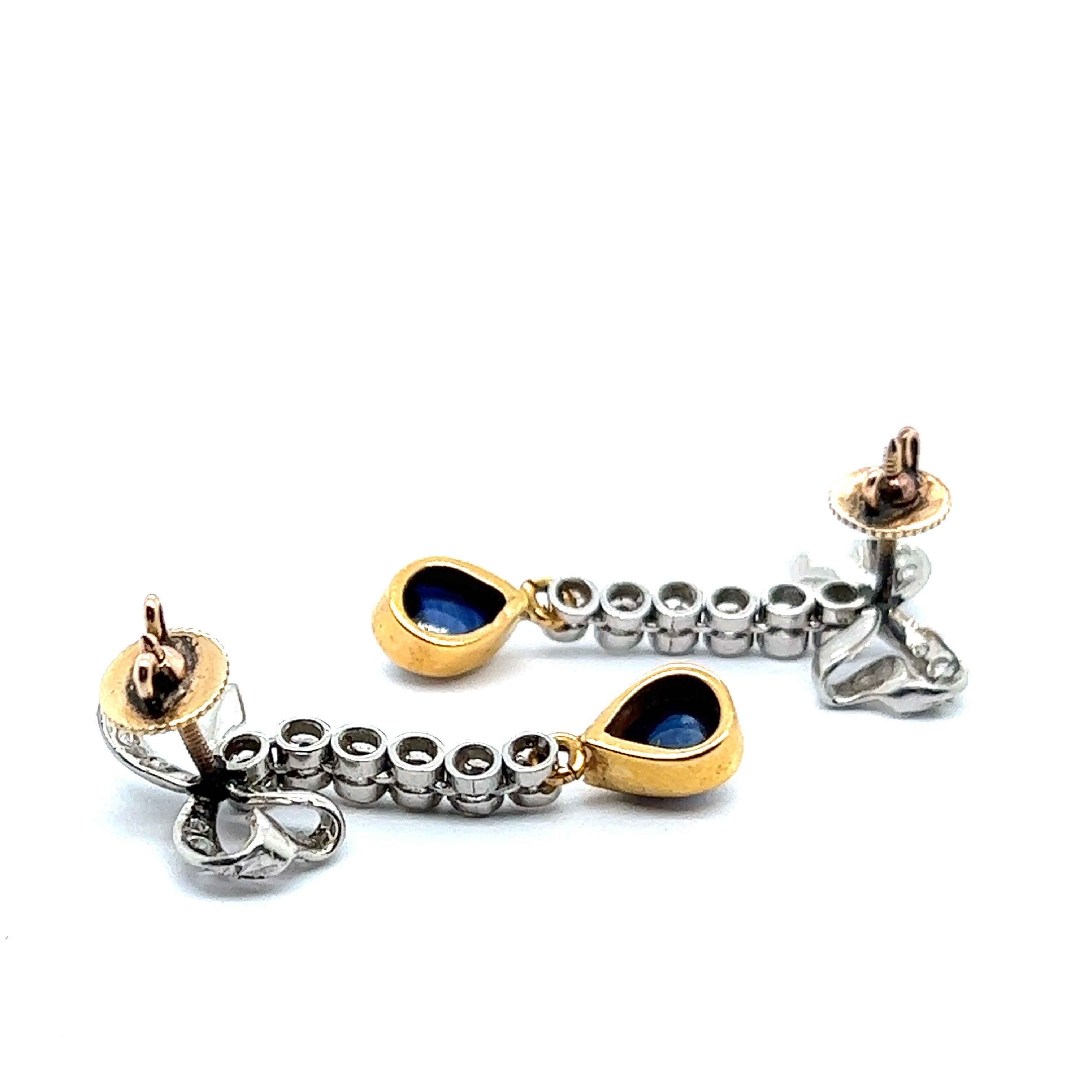 Taille cabochon Ravissantes boucles d'oreilles à nœud en or jaune et platine avec diamants et saphirs en vente