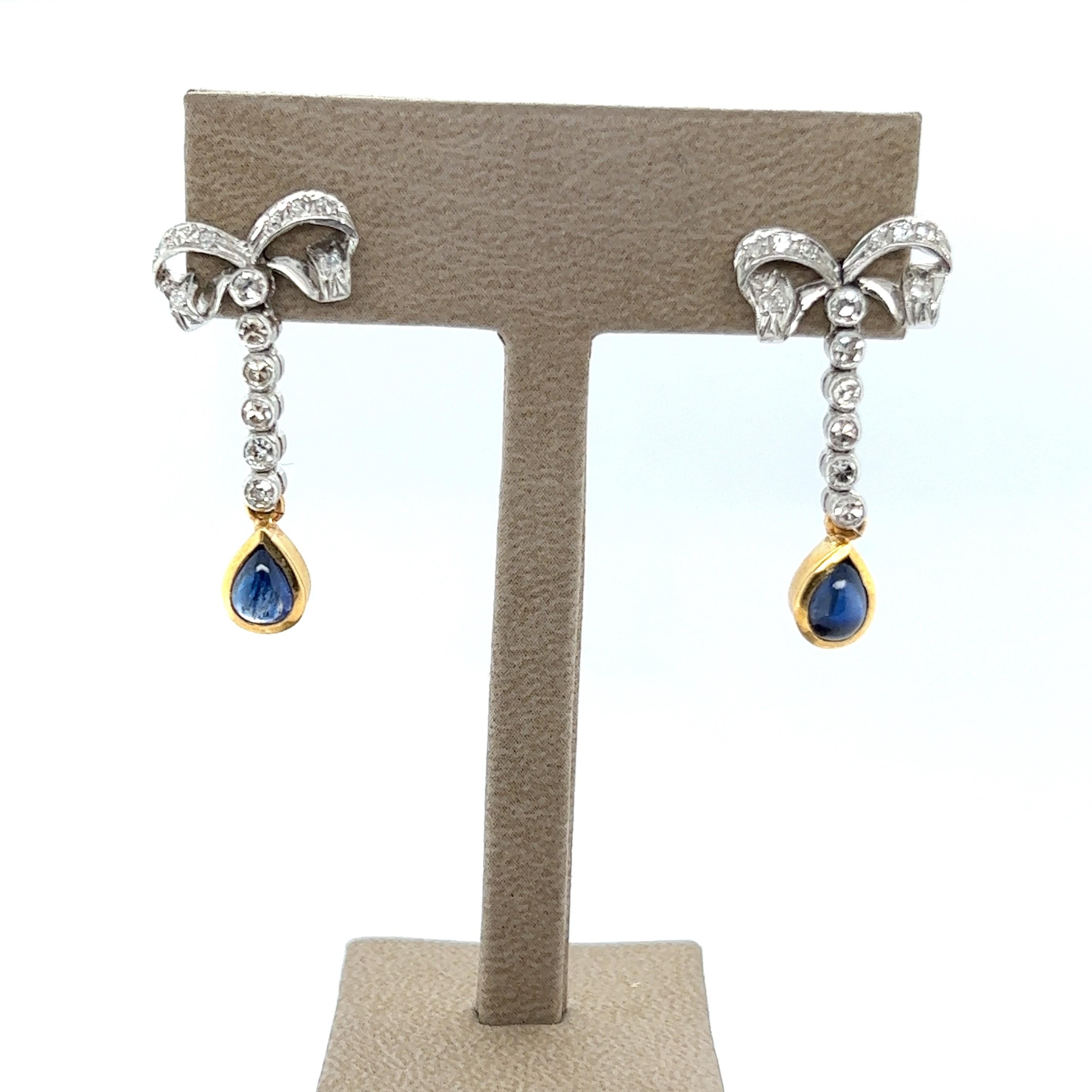 Lovely Diamond and Sapphire Bow-Earrings in Yellow Gold and Platinum In Good Condition For Sale In Lucerne, CH