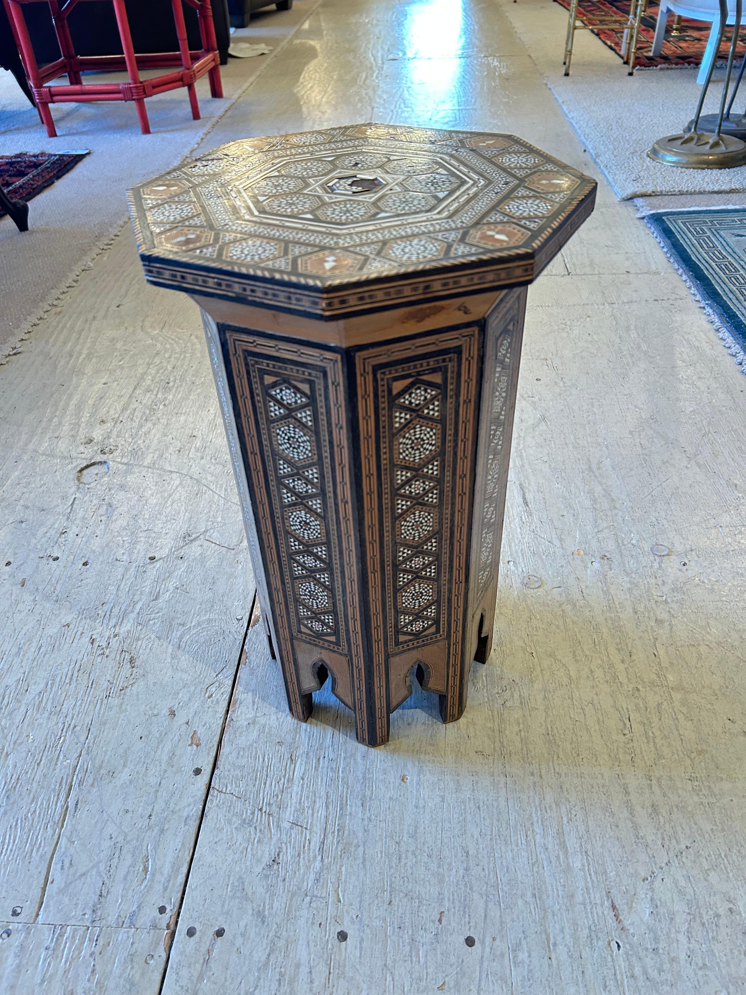 Lovely Diminutive Octagonal Inlaid Moroccan Martini Table In Good Condition For Sale In Hopewell, NJ