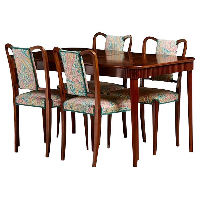 Lovely Dining Set, Four Chairs and a Dining Room Table