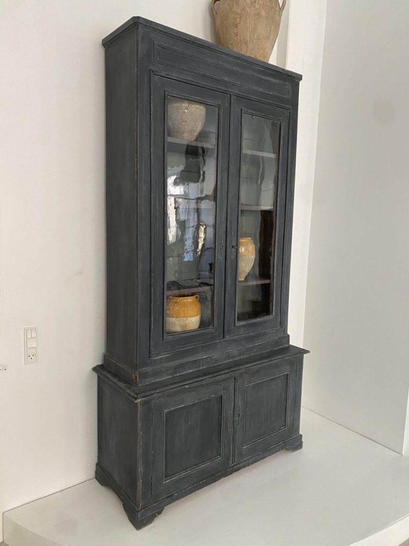 Handsome quality made antique display cabinet, with the best interior for storing crockery/porcelain, glasses and cutlery. The cabinet is from France circa 1900, and was originally used as a bookcase.

Consists of a showcase vitrine section, part