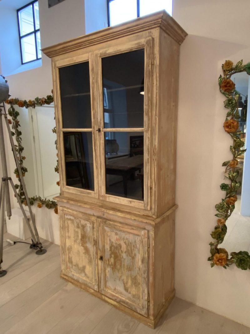 Handsome antique display cabinet / tallboy, and a super way for storing dishes/porcelain, wine glasses and cutlery. The cabinet is from circa 1900 France, and was originally a bookcase.

The upper section of the vitrine has glass doors, in which the