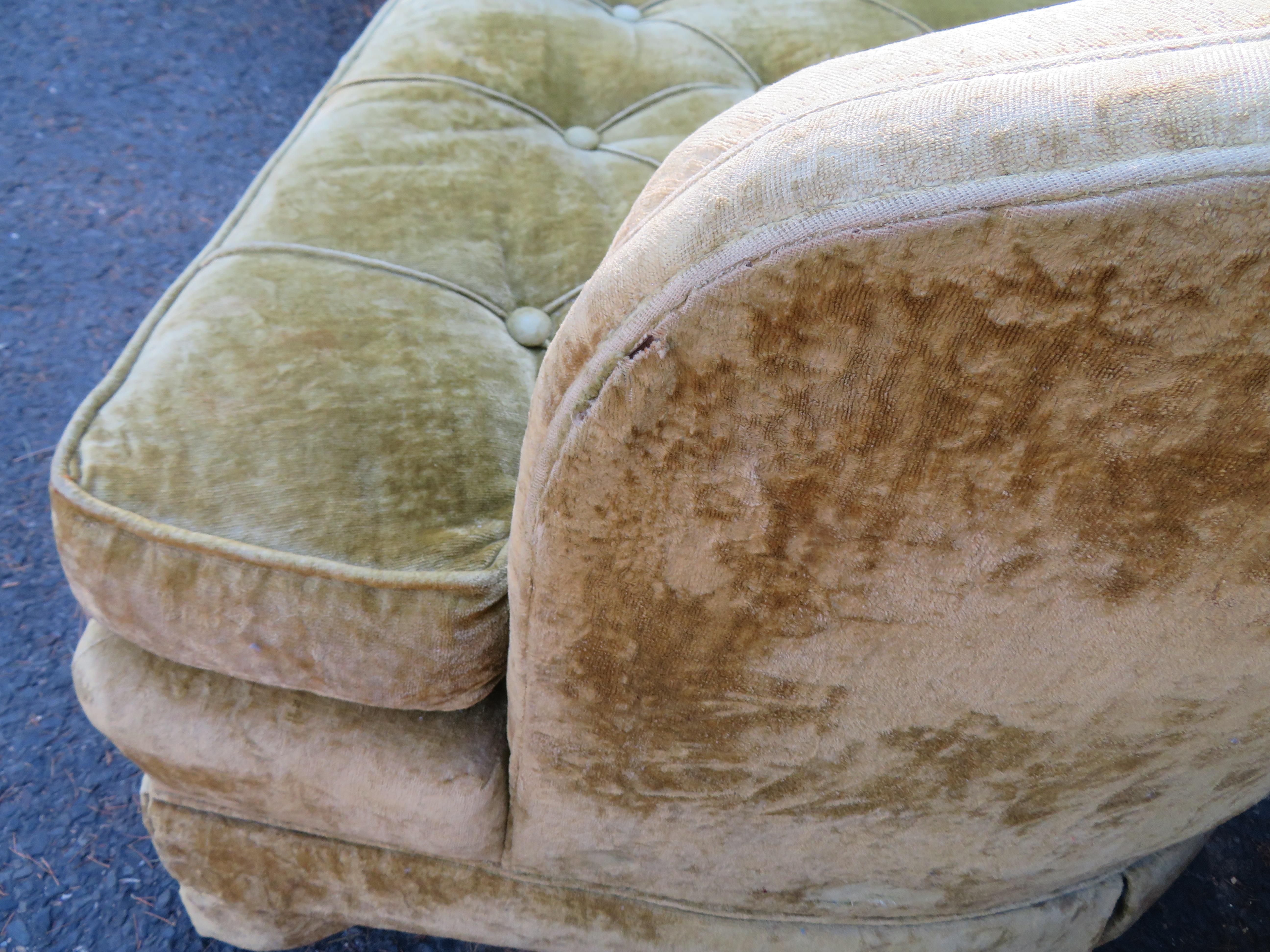 Lovely Dorothy Draper Hollywood Regency Tufted Curved Sofa Heritage For Sale 6
