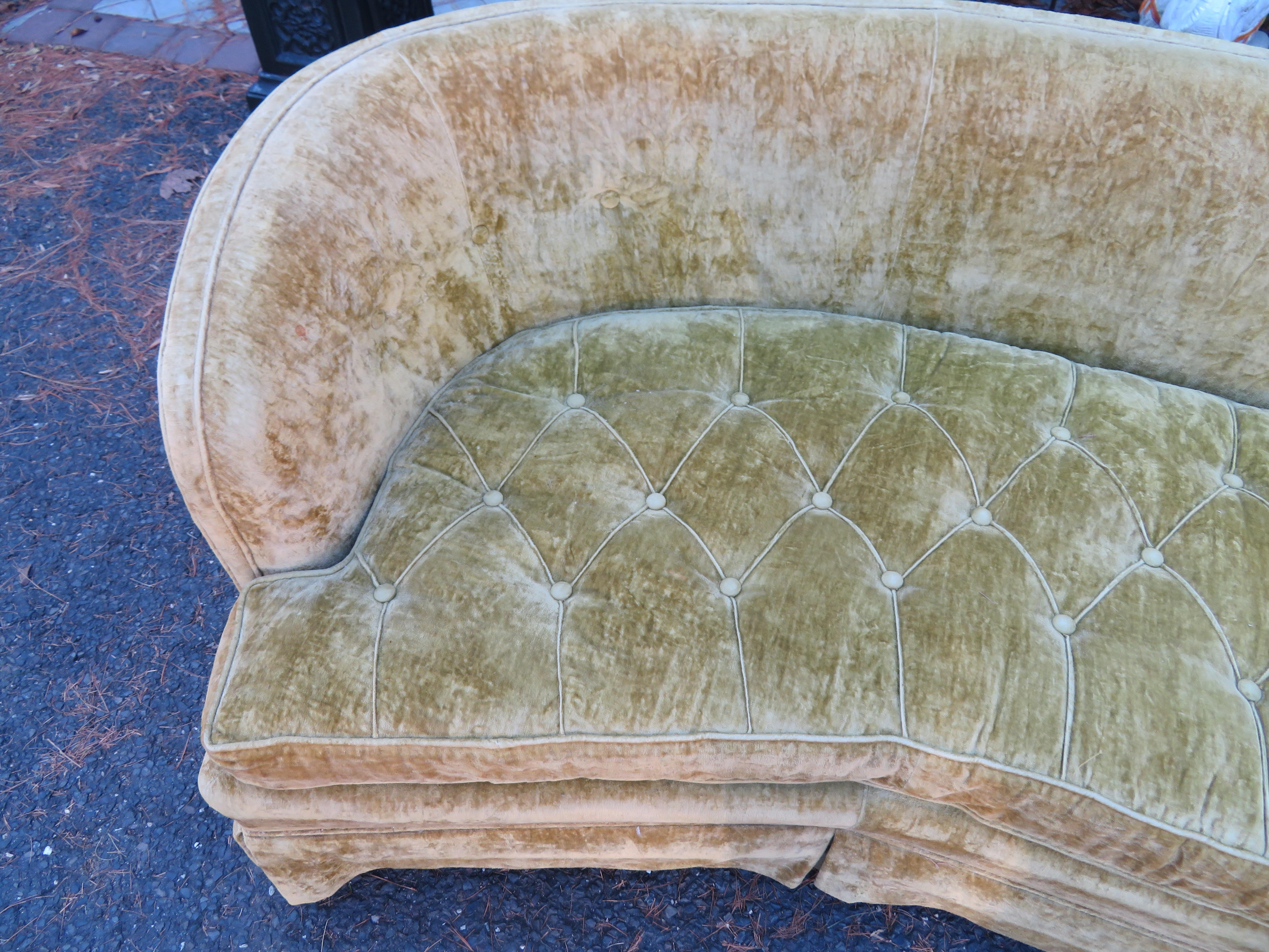 Mid-20th Century Lovely Dorothy Draper Hollywood Regency Tufted Curved Sofa Heritage For Sale