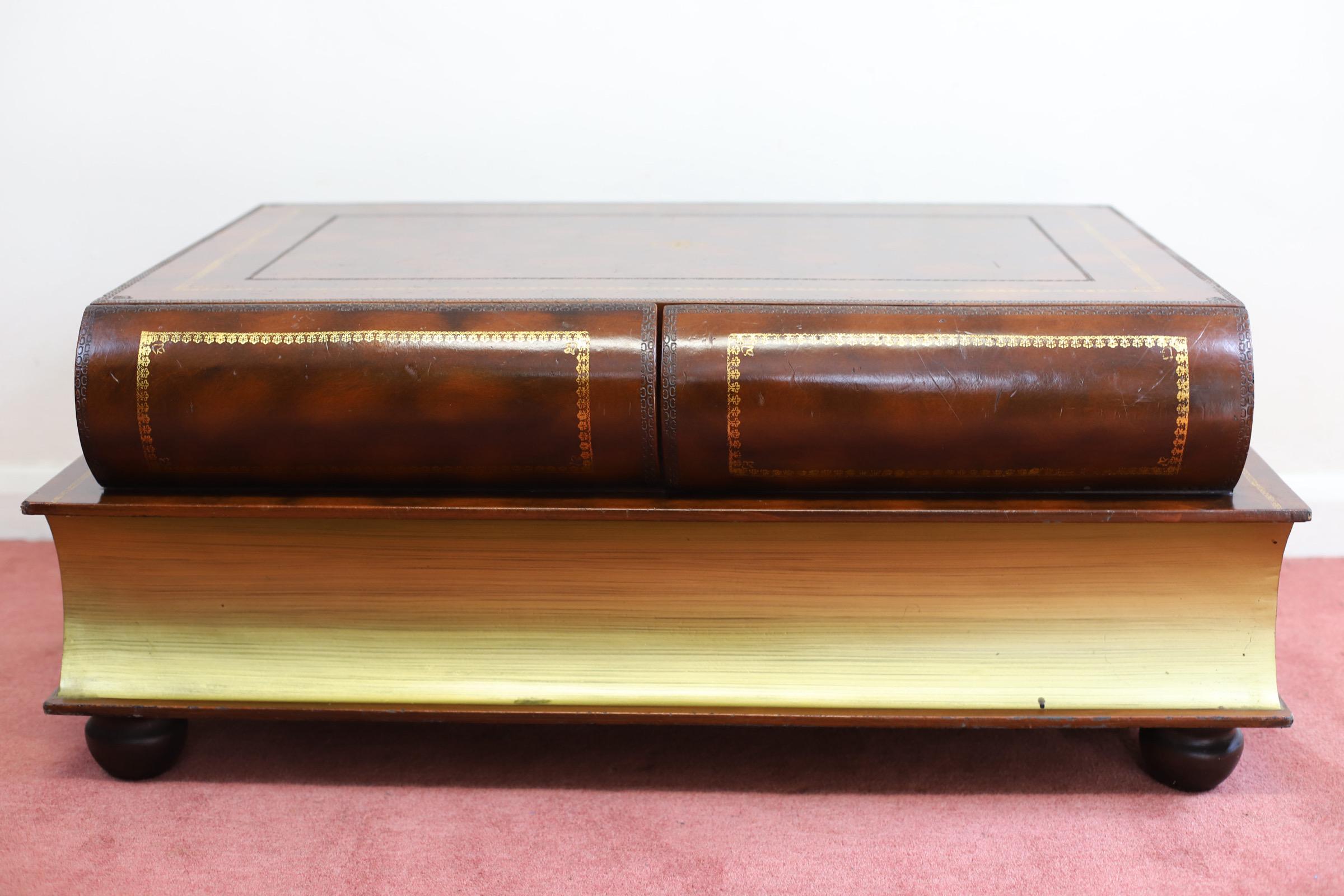 Mid-Century Modern Lovely Double Book Coffee Table en vente