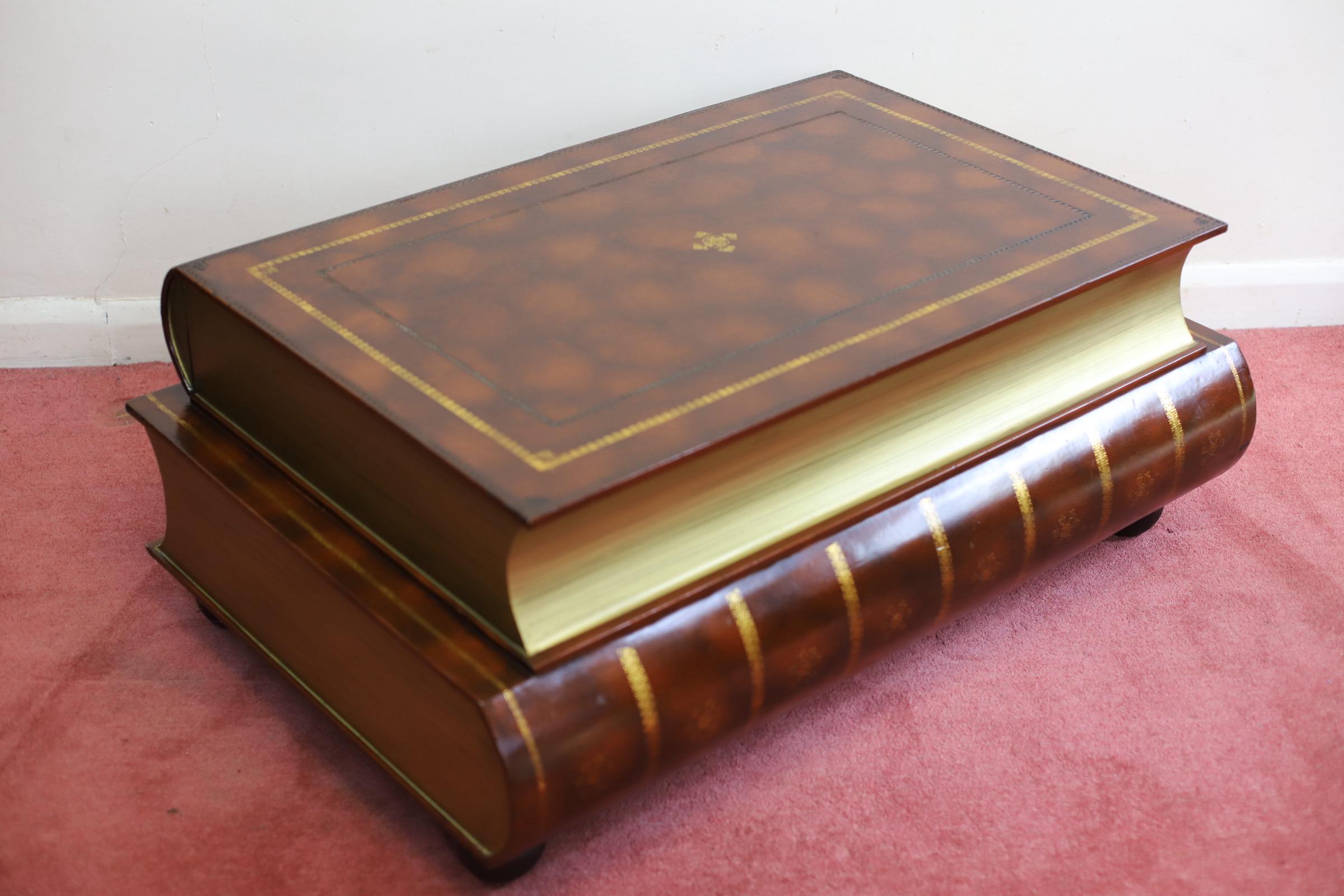 Lovely Double Book Coffee Table en vente 1