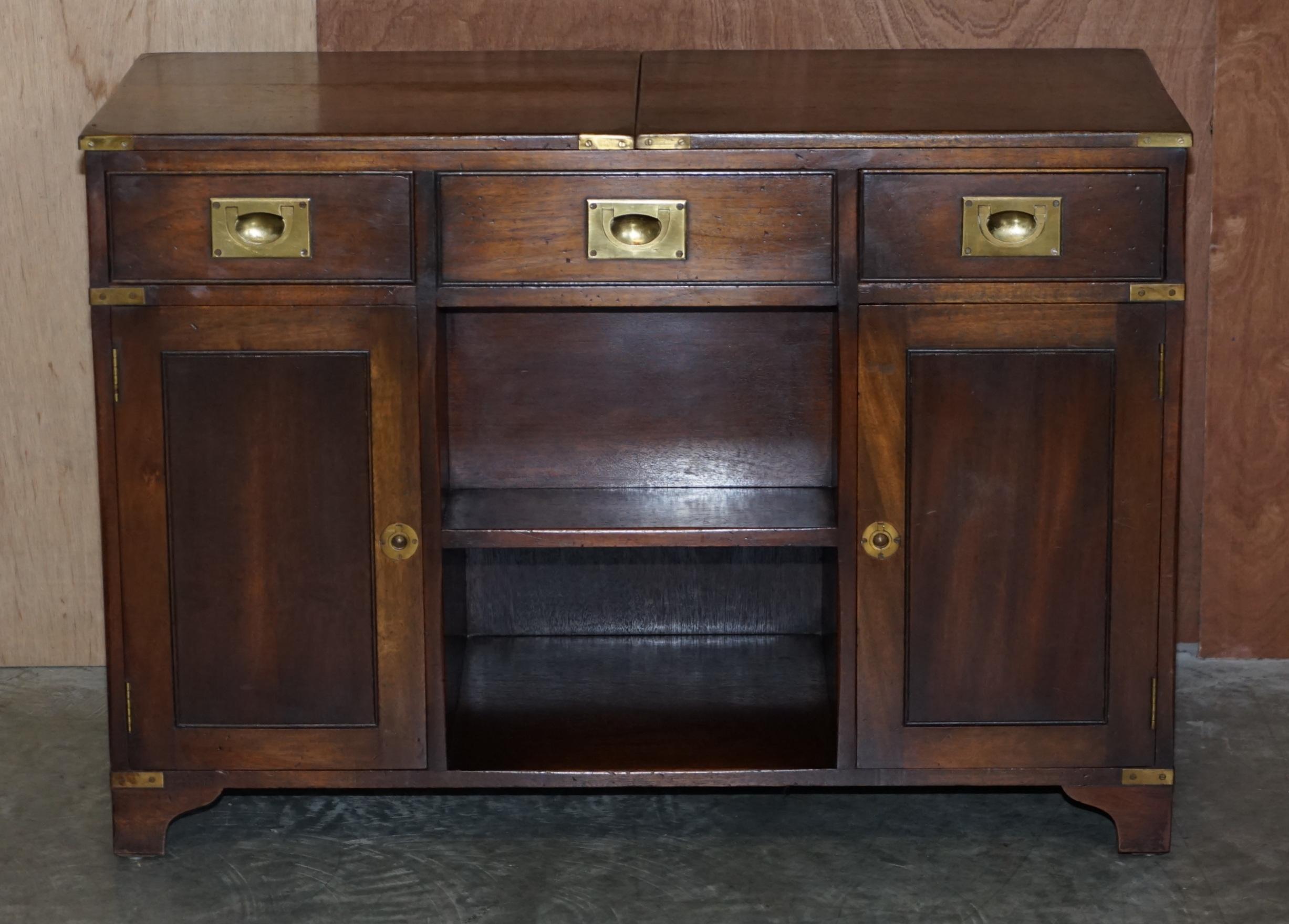 We are delighted to offer for sale this lovely R.E.H Kennedy made, Harrods London retailed military campaign drinks cabinet sideboard in mahogany with brass fittings

A good looking and well made piece. This is ideally suited as a drinks cabinet