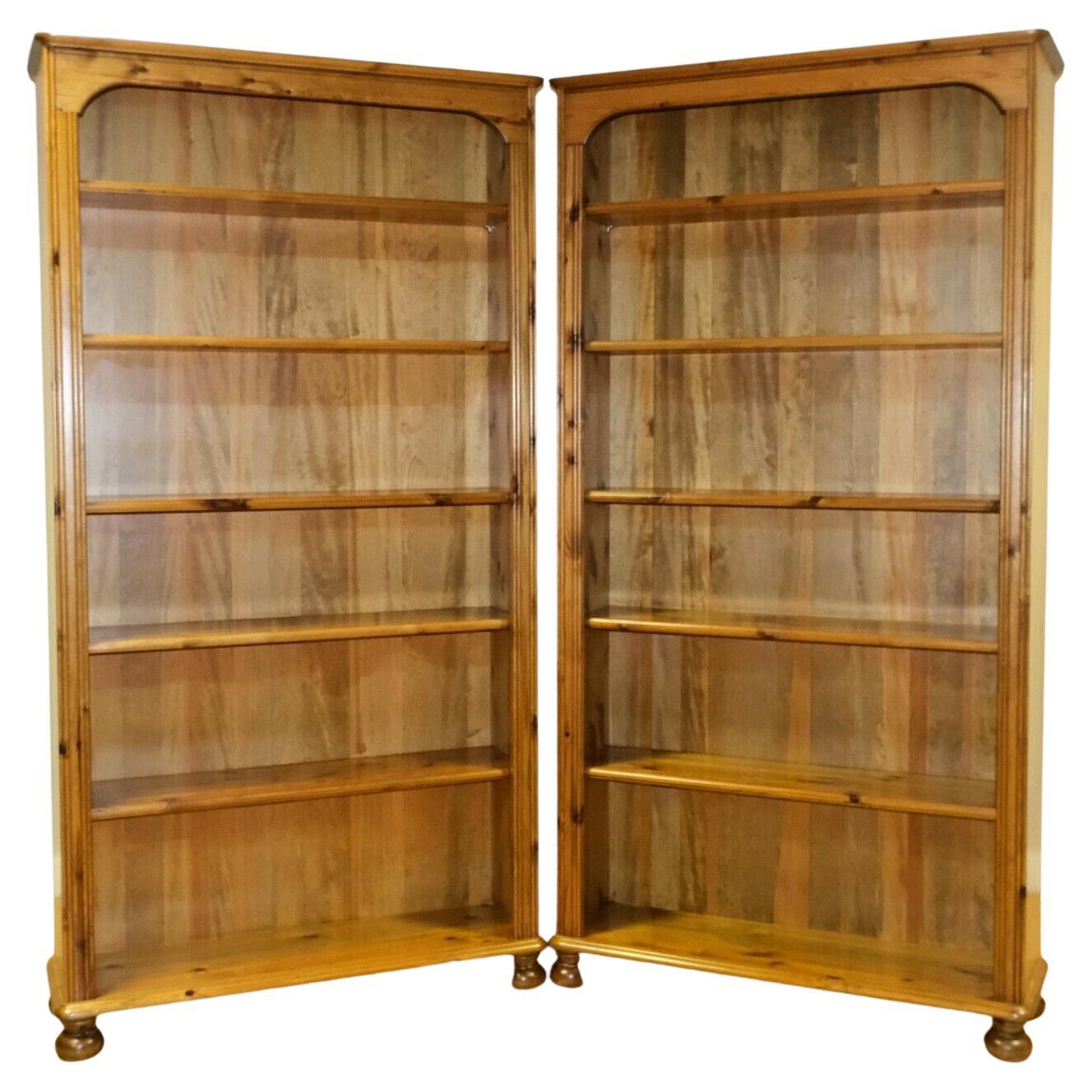 Lovely Ducal Victoria Collection Pine Bookcases with Adjustable Shelves Bum Feet