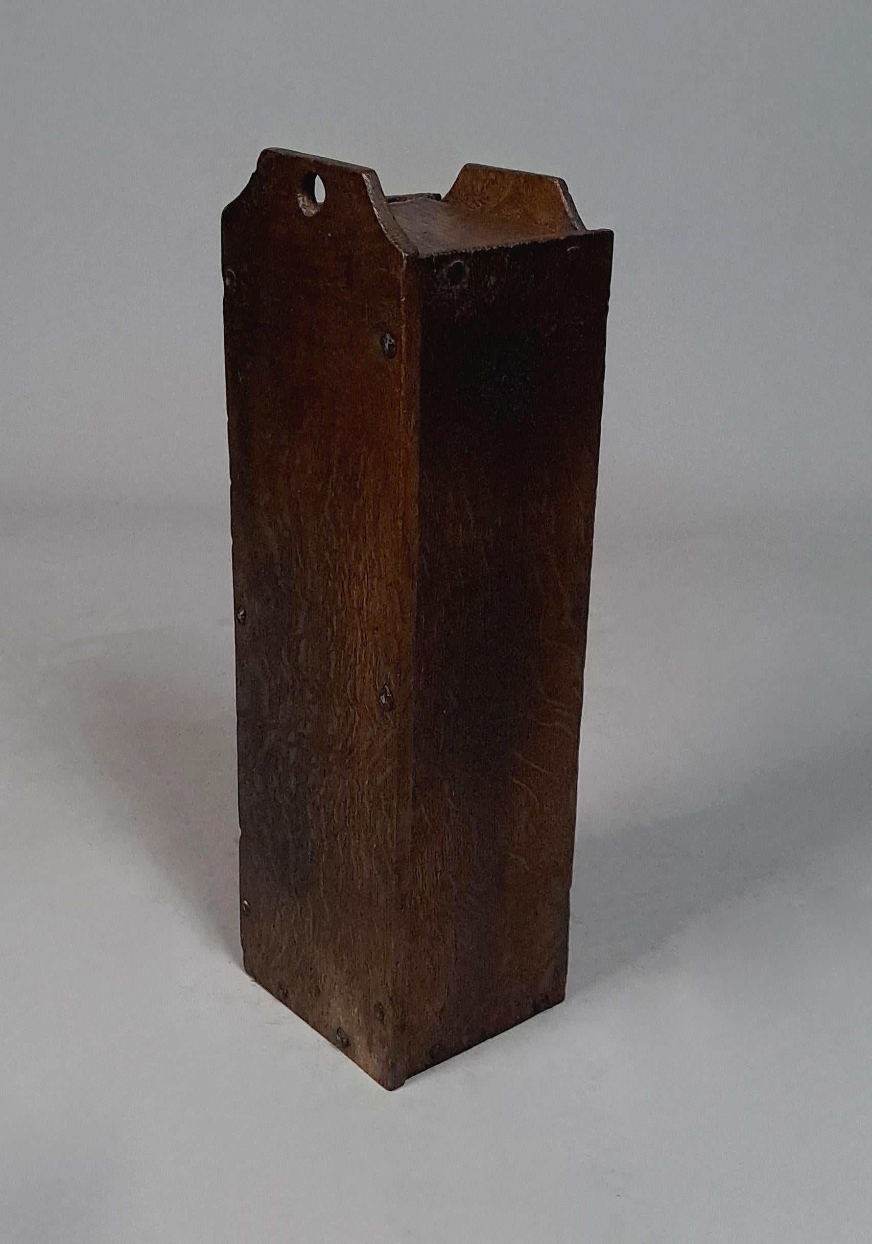 Lovely Early 18th Century Oak Candle Box c. 1730 For Sale 1